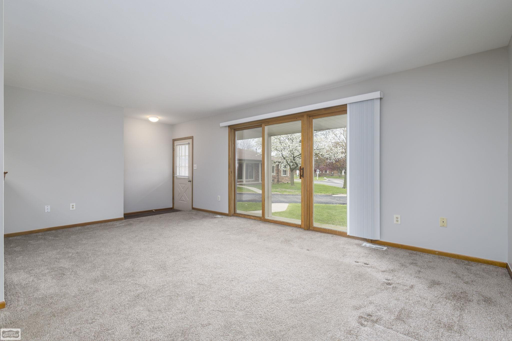 49309 Chesterfield Court, Utica, MI 48315 — Photo 6