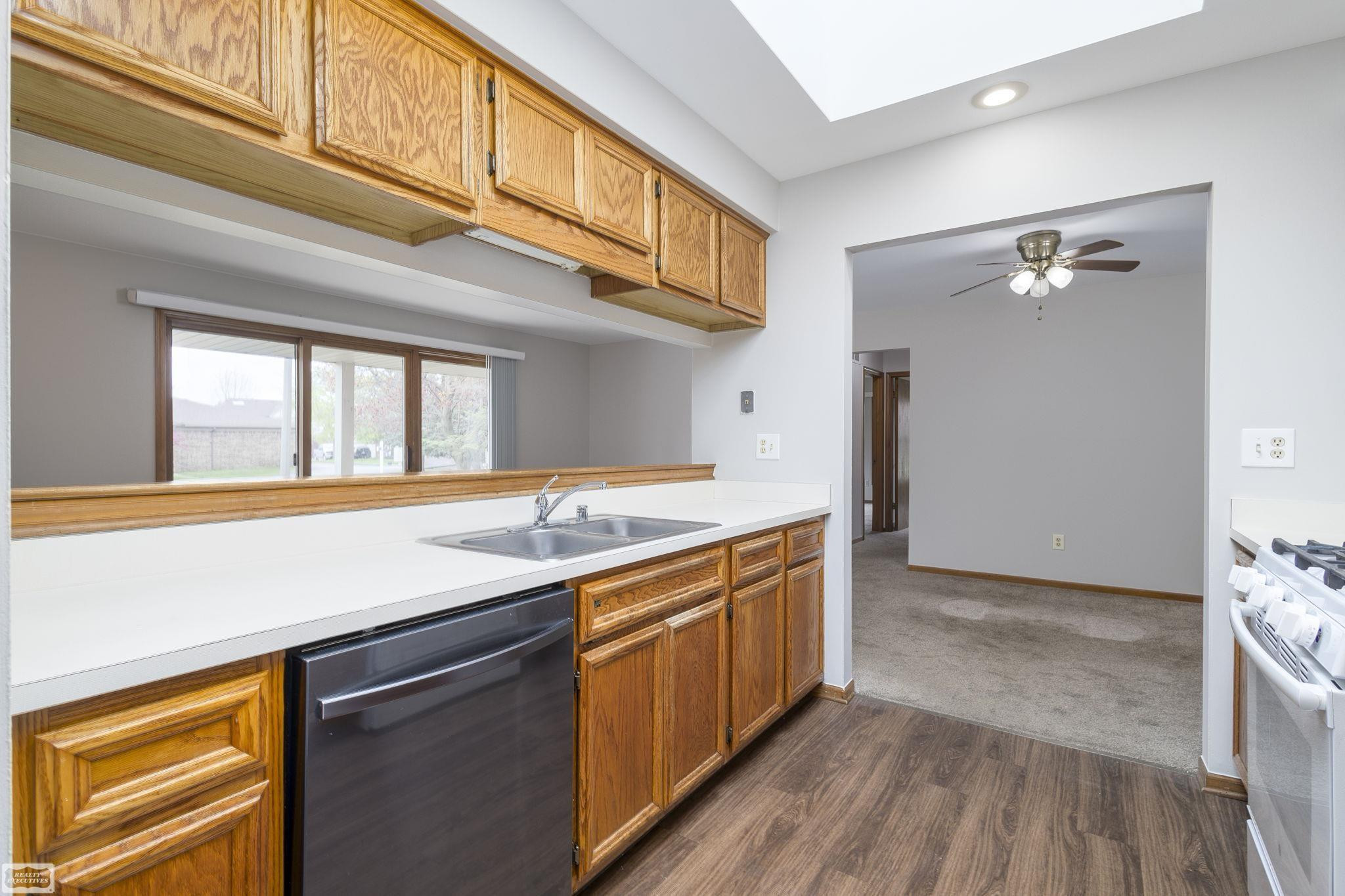 49309 Chesterfield Court, Utica, MI 48315 — Photo 12