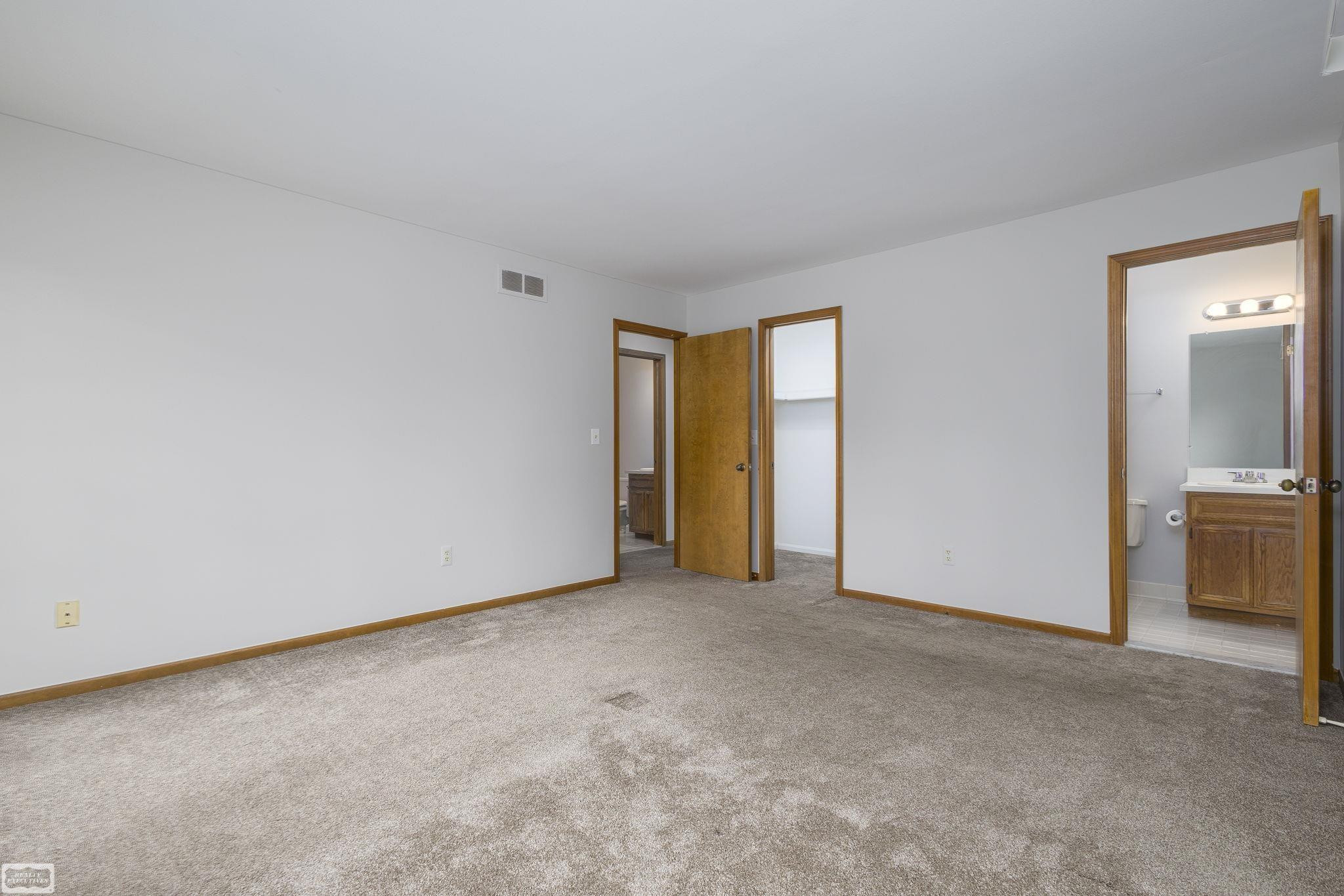 49309 Chesterfield Court, Utica, MI 48315 — Photo 15