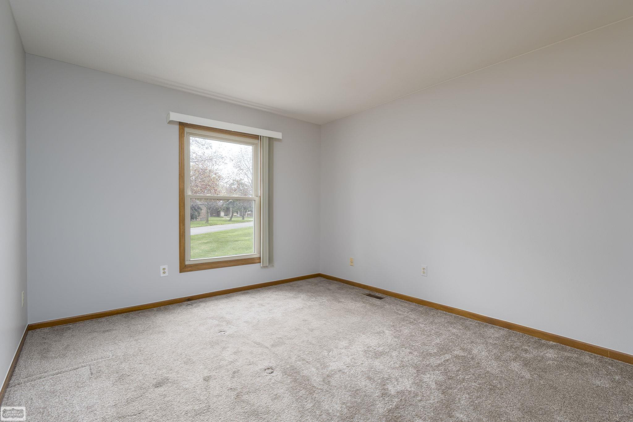 49309 Chesterfield Court, Utica, MI 48315 — Photo 17