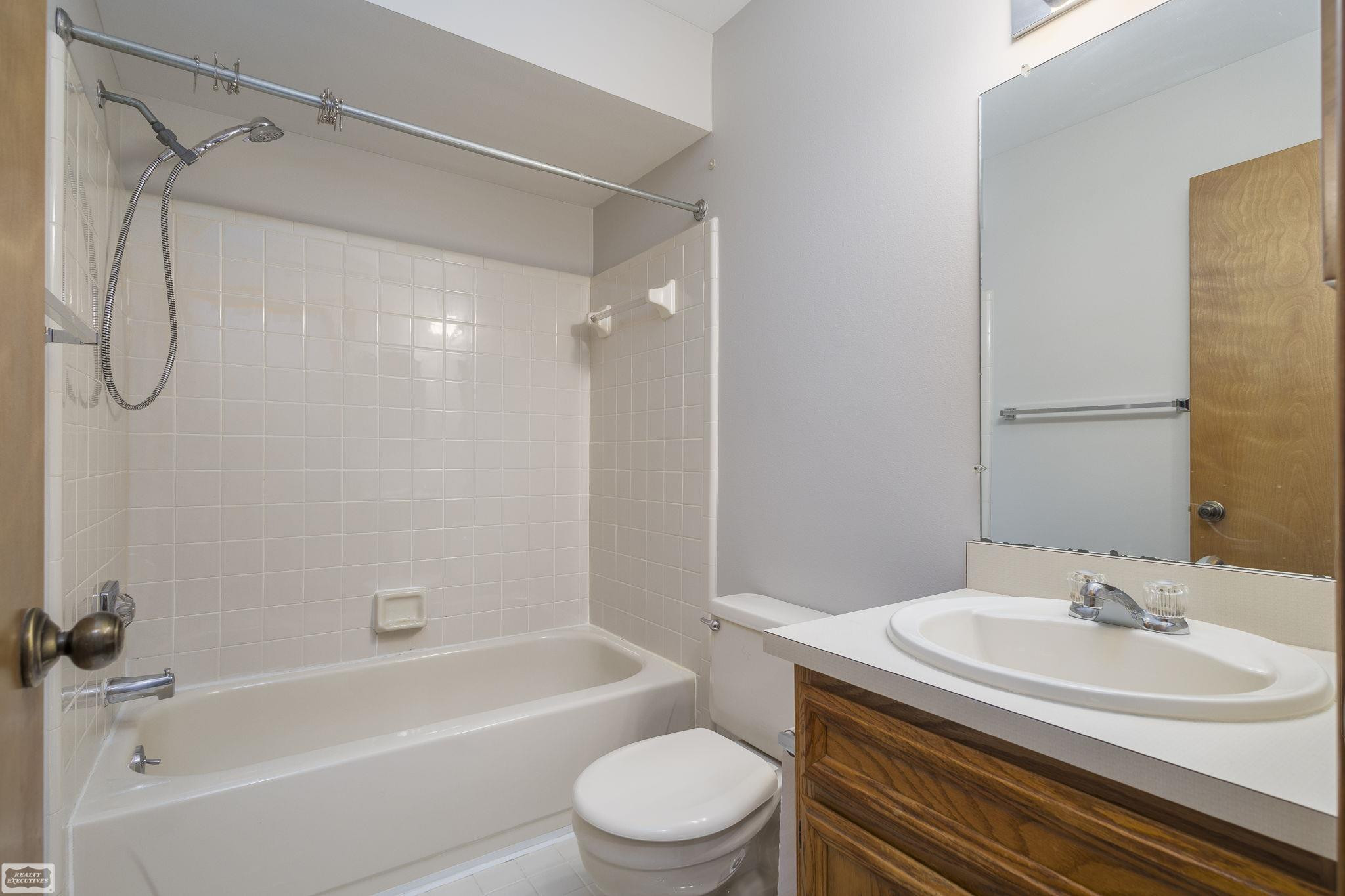 49309 Chesterfield Court, Utica, MI 48315 — Photo 19