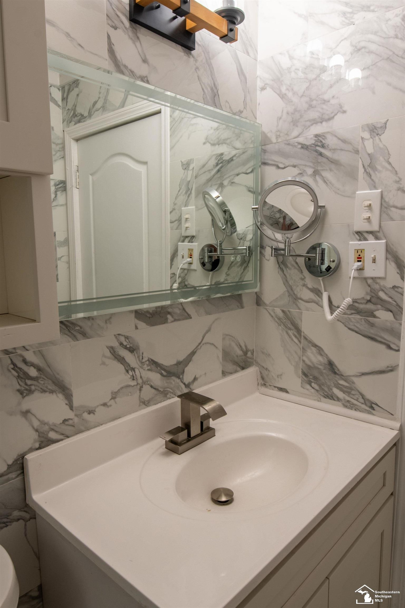 6854 Fenton Street, Dearborn Heights, MI 48127 — Photo 19