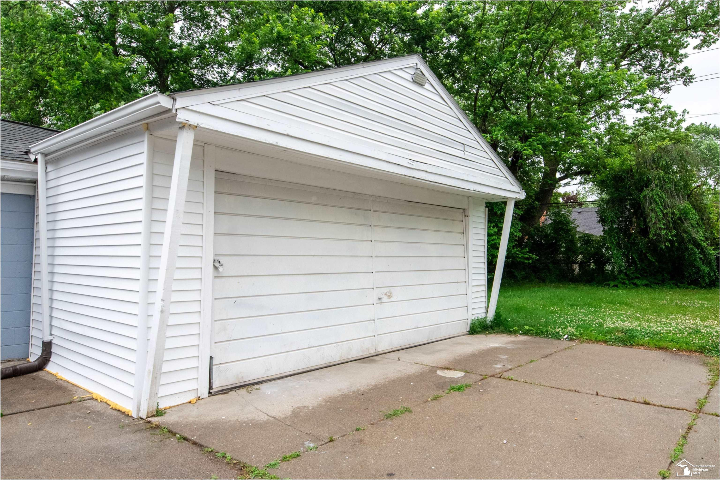 6854 Fenton Street, Dearborn Heights, MI 48127 — Photo 29
