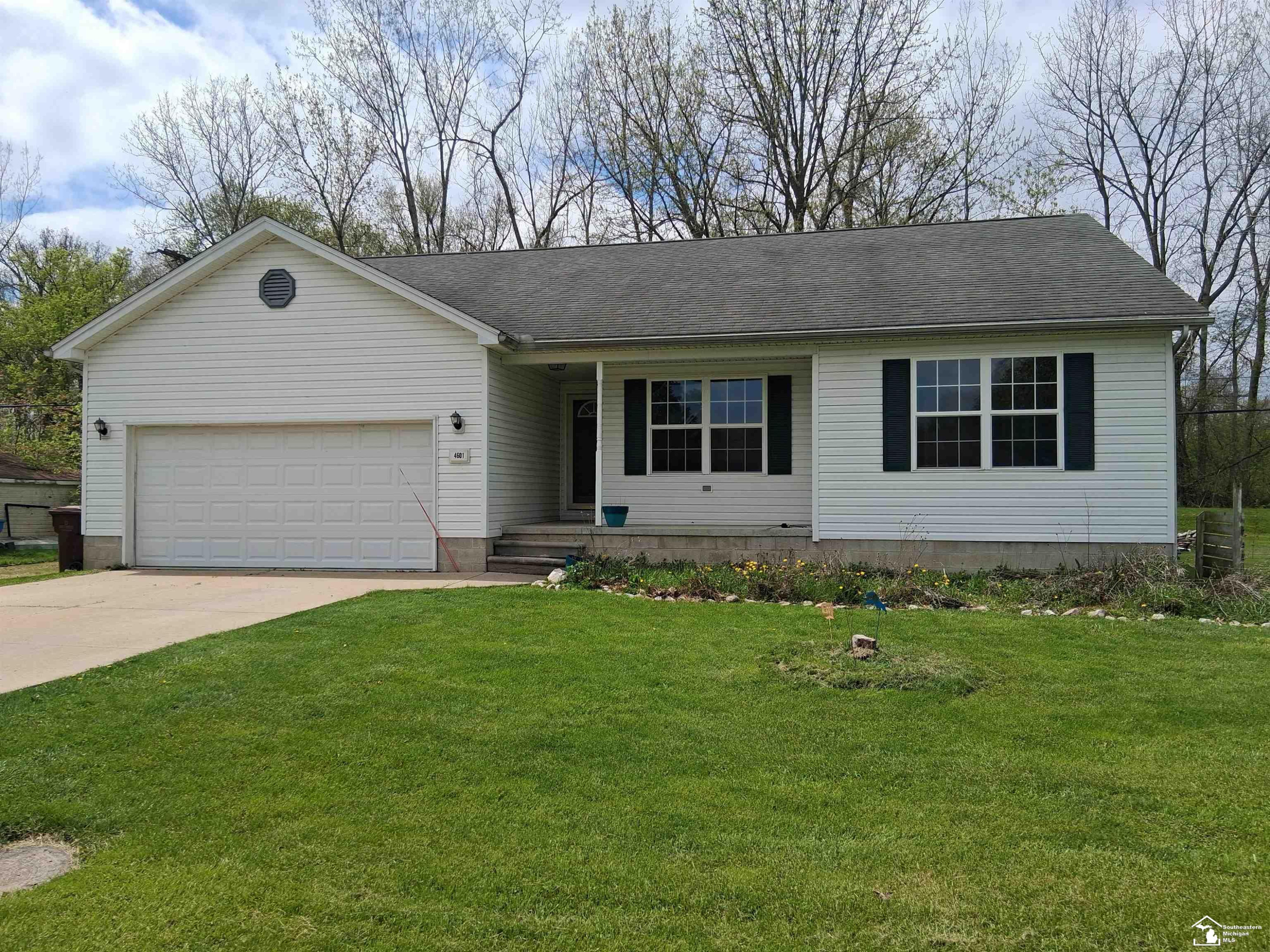 4601 Sycamore Road, Newport, MI 48161 — front exterior