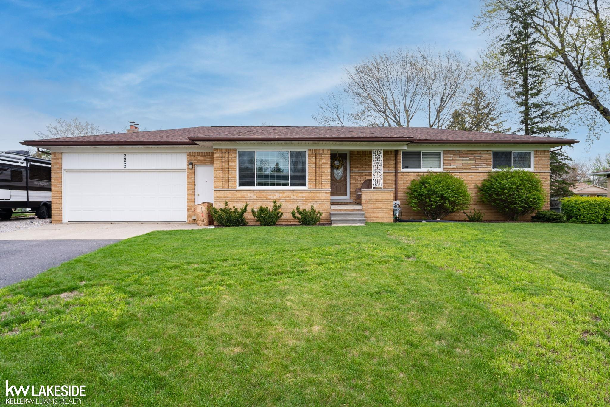 2932 Silverstone Lane, Waterford, MI 48329 — front exterior