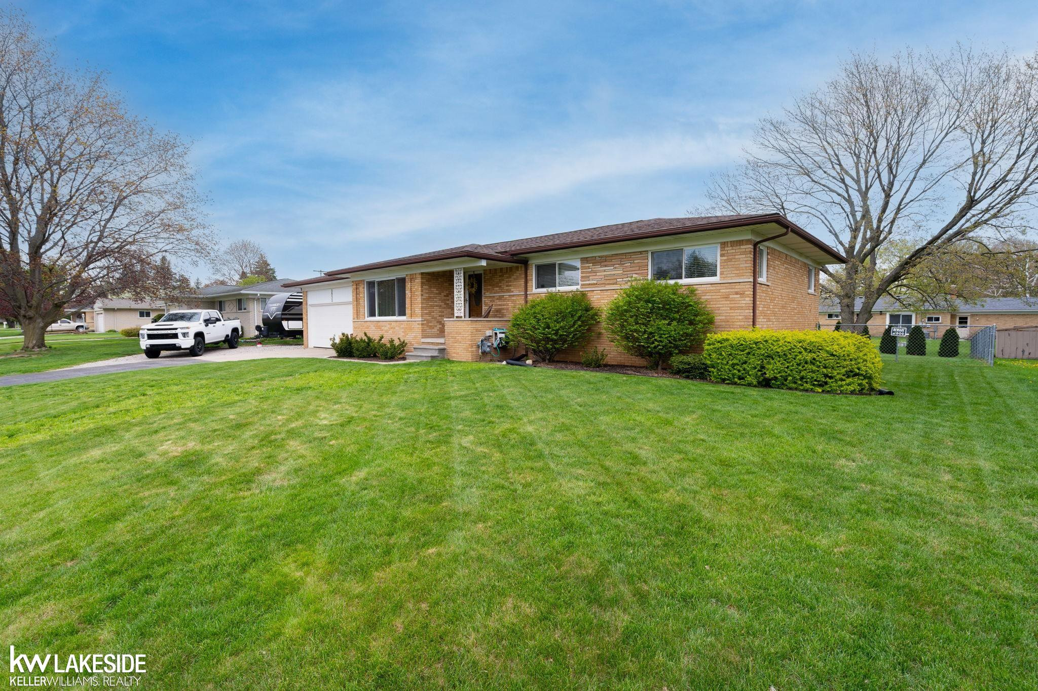 2932 Silverstone Lane, Waterford, MI 48329 — Photo 2