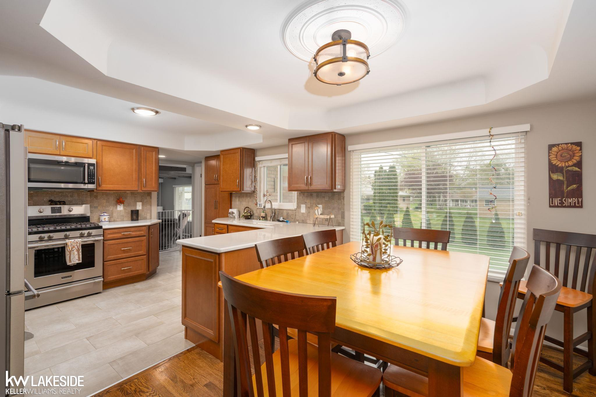 2932 Silverstone Lane, Waterford, MI 48329 — Photo 12