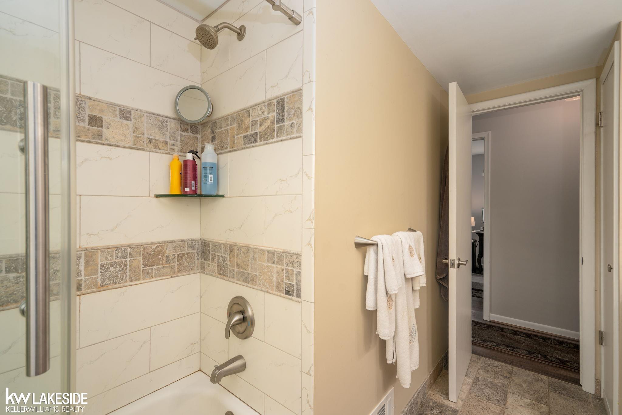 2932 Silverstone Lane, Waterford, MI 48329 — Photo 23
