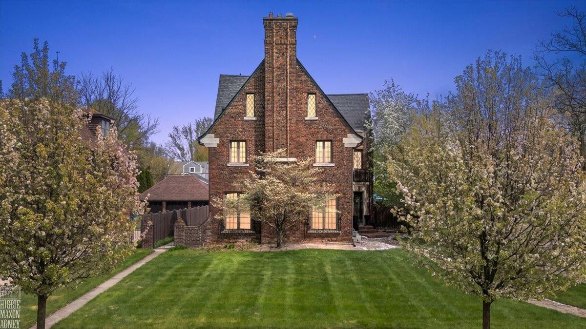 1204 Kensington Avenue, Grosse Pointe Park, MI 48230 — Photo 2