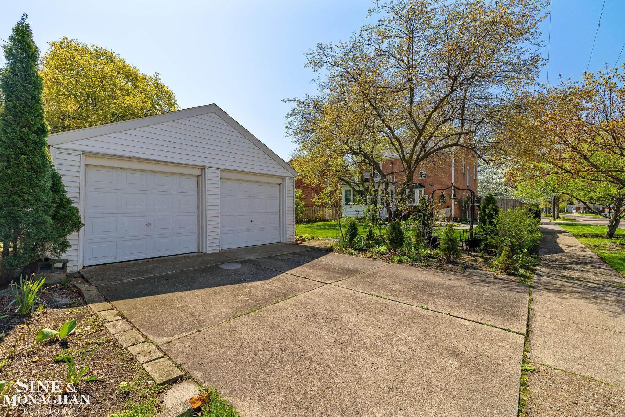 449 Allard Road, Grosse Pointe Farms, MI 48236 — Photo 27