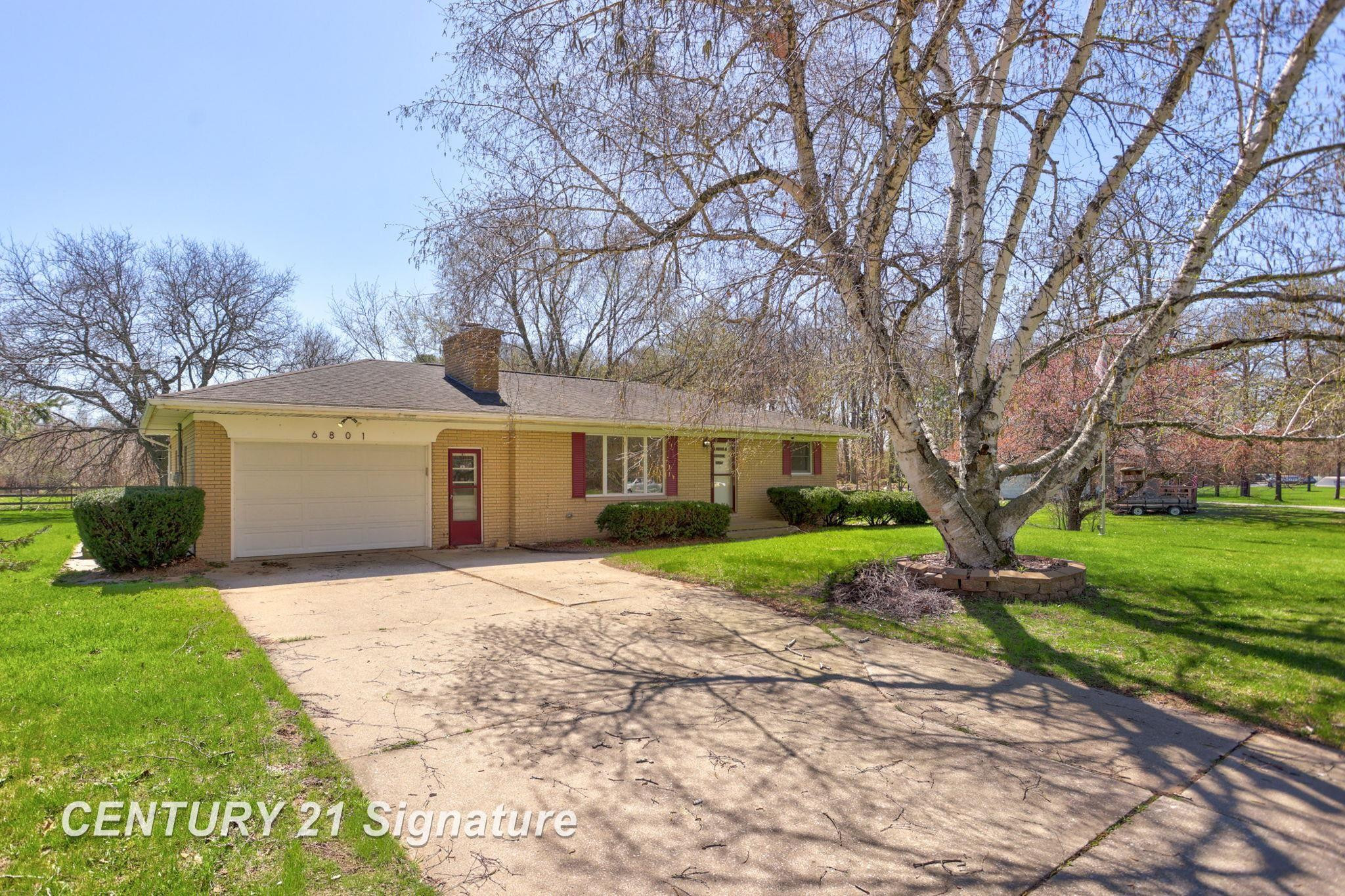 6801 Trinklein Road, Saginaw, MI 48609 — front exterior