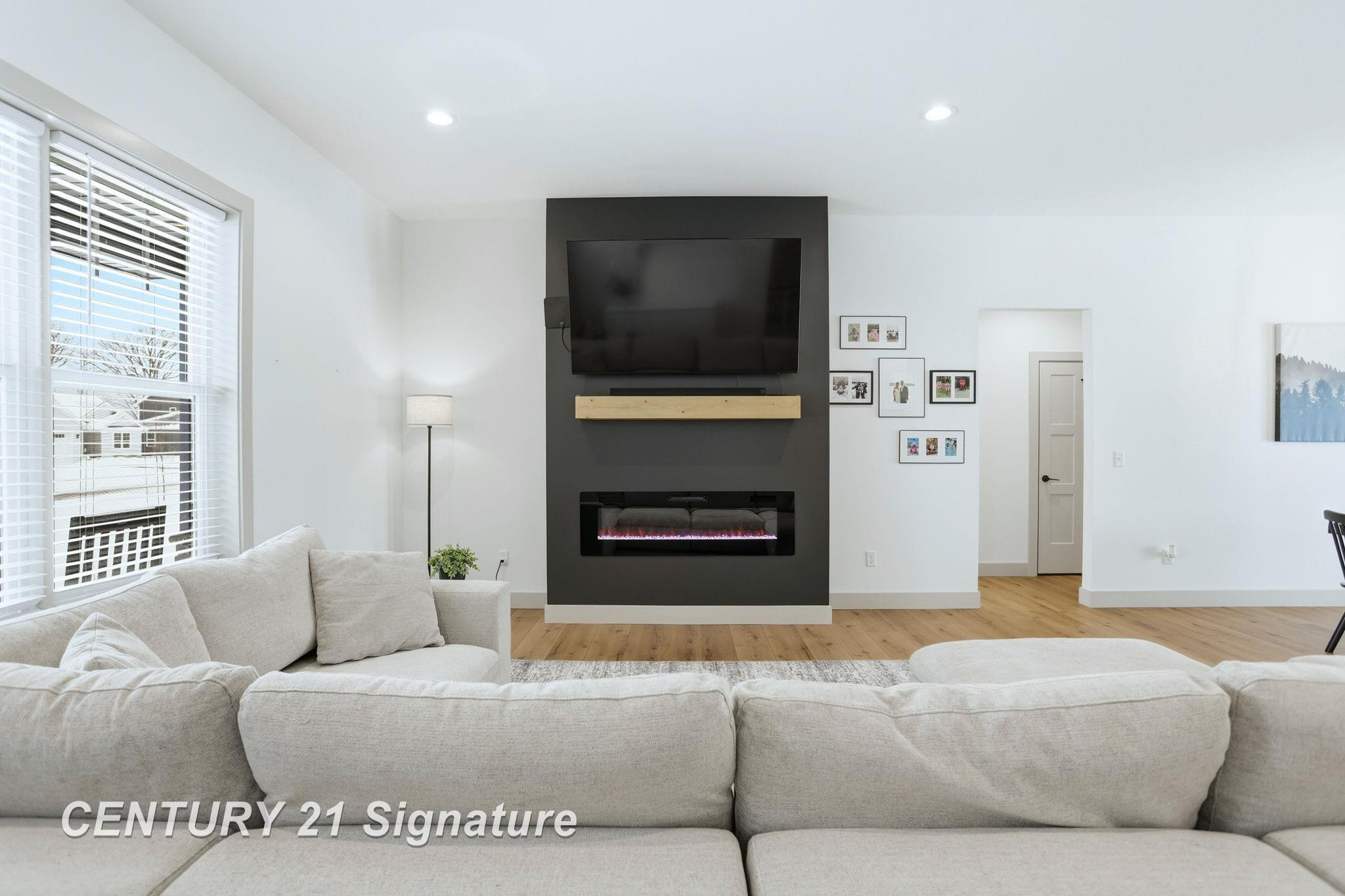 8442 Oakhill Drive, Freeland, MI 48623 — Photo 4