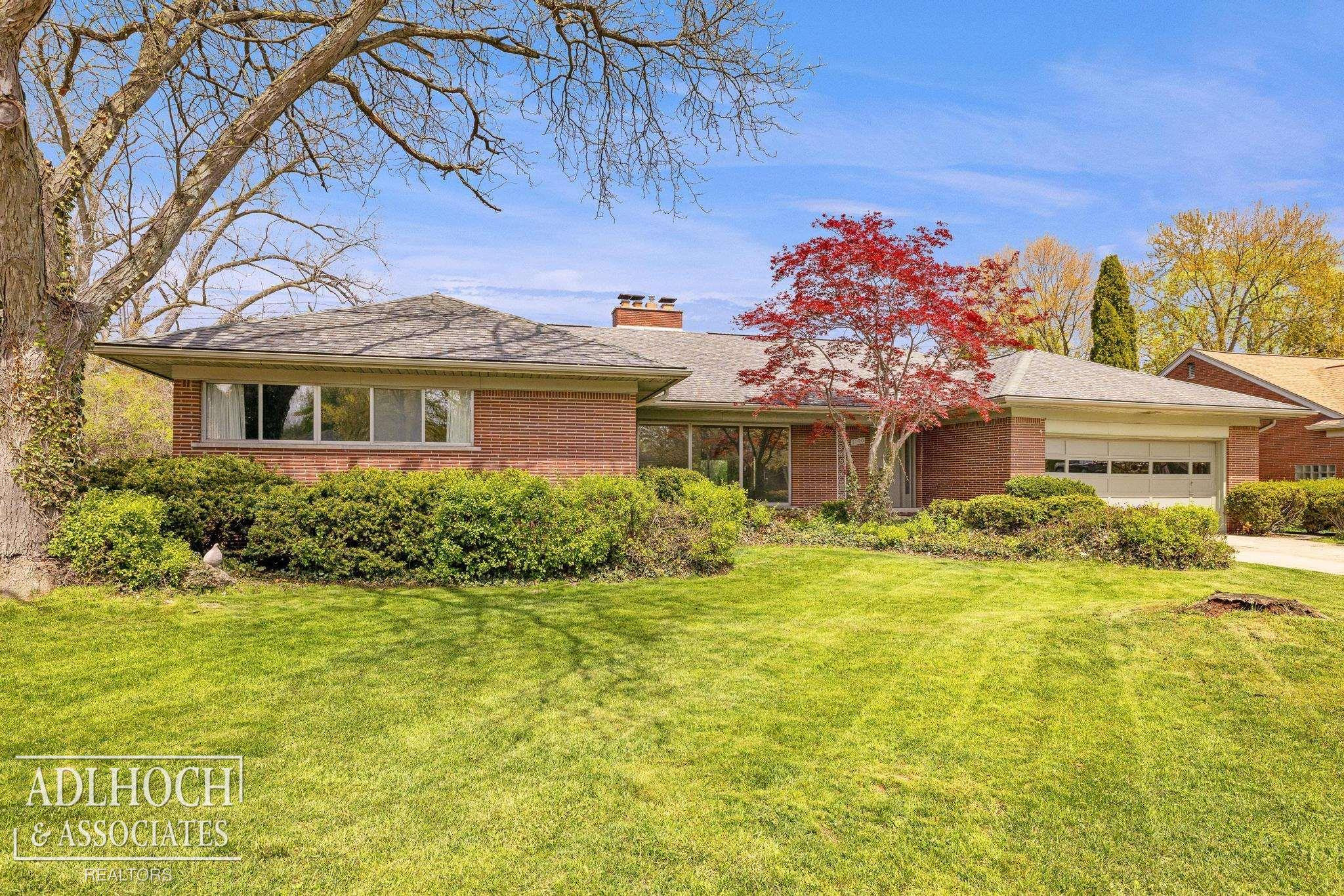 1170 N Renaud Road, Grosse Pointe Woods, MI 48236
