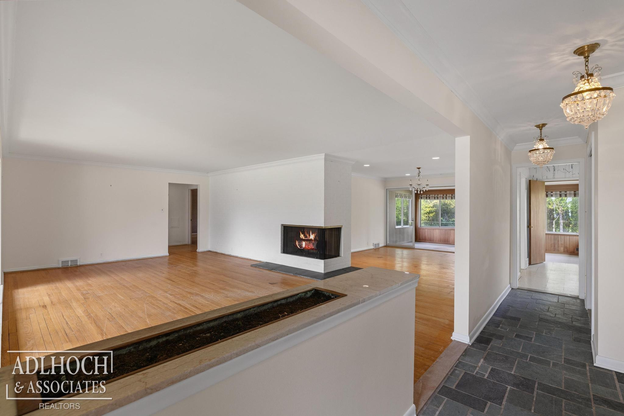 1170 N Renaud Road, Grosse Pointe Woods, MI 48236 — Photo 2
