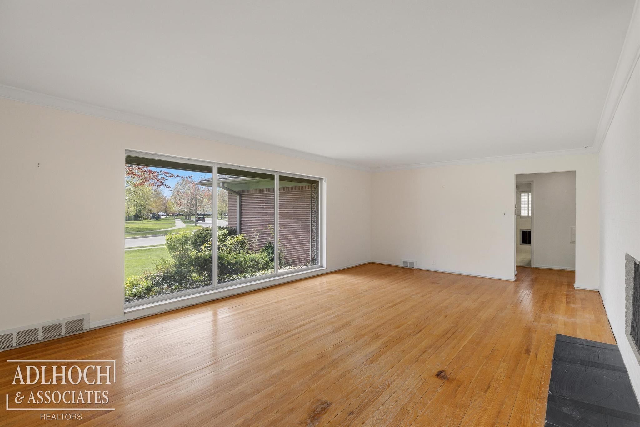 1170 N Renaud Road, Grosse Pointe Woods, MI 48236 — Photo 4