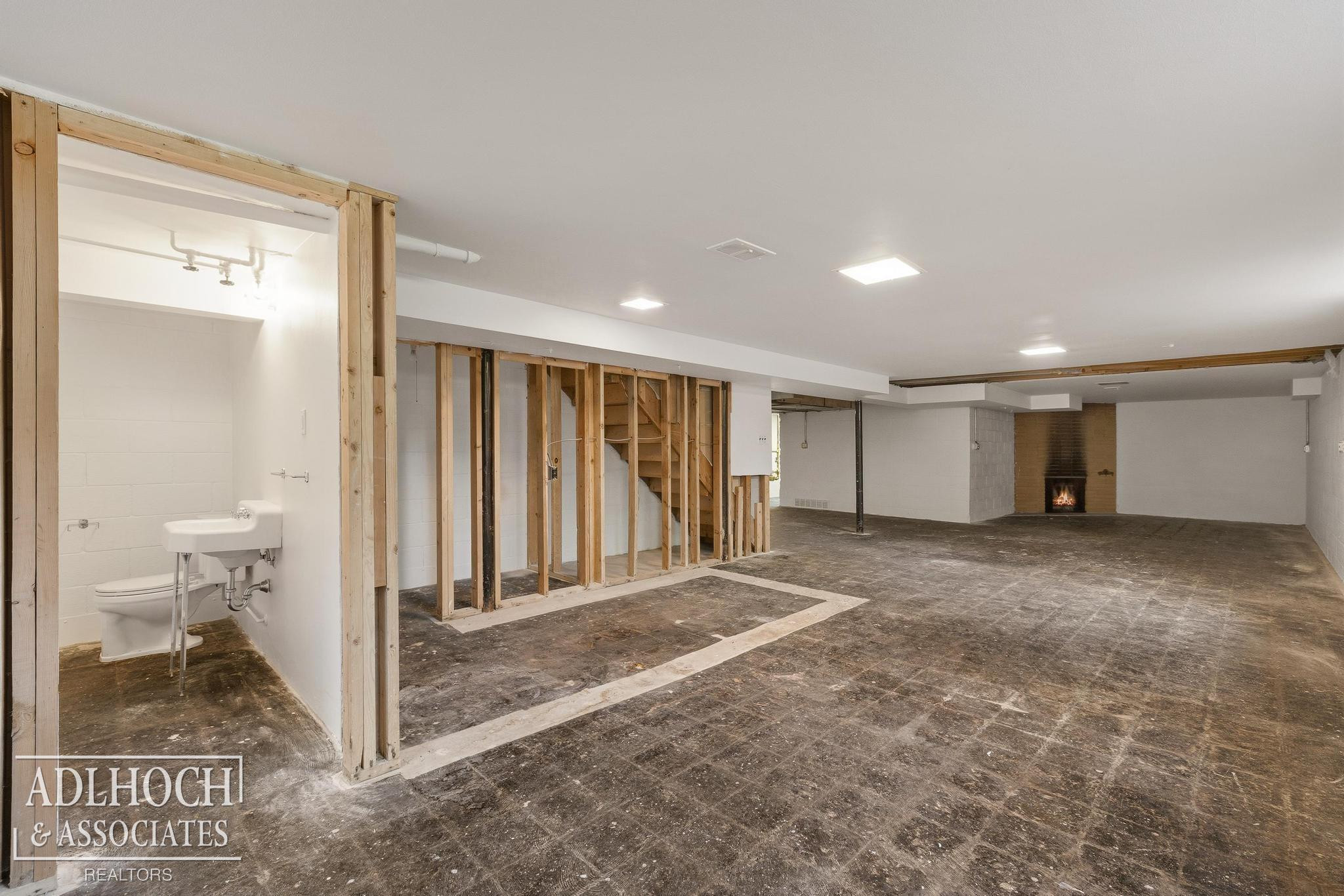 1170 N Renaud Road, Grosse Pointe Woods, MI 48236 — Photo 24