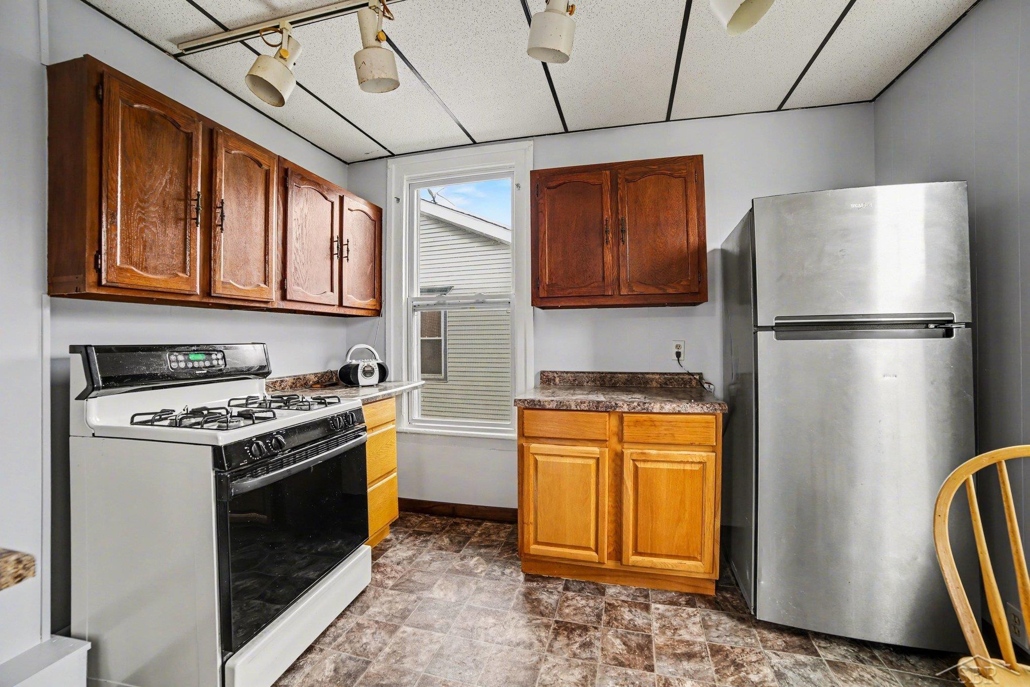 908 N Van Buren Street, Bay City, MI 48708 — Photo 10