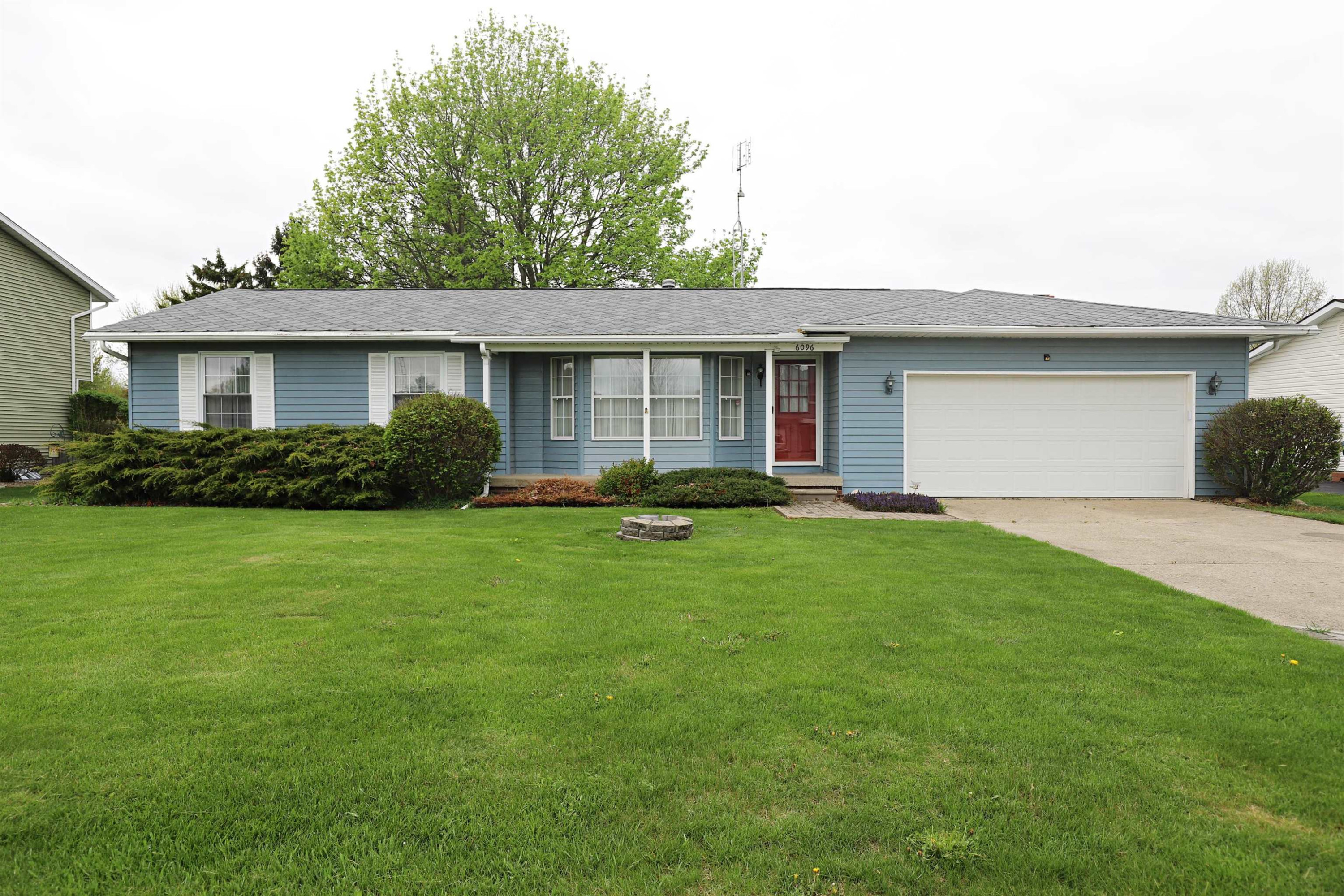 6096 King Arthur Drive, Swartz Creek, MI 48473 — front exterior