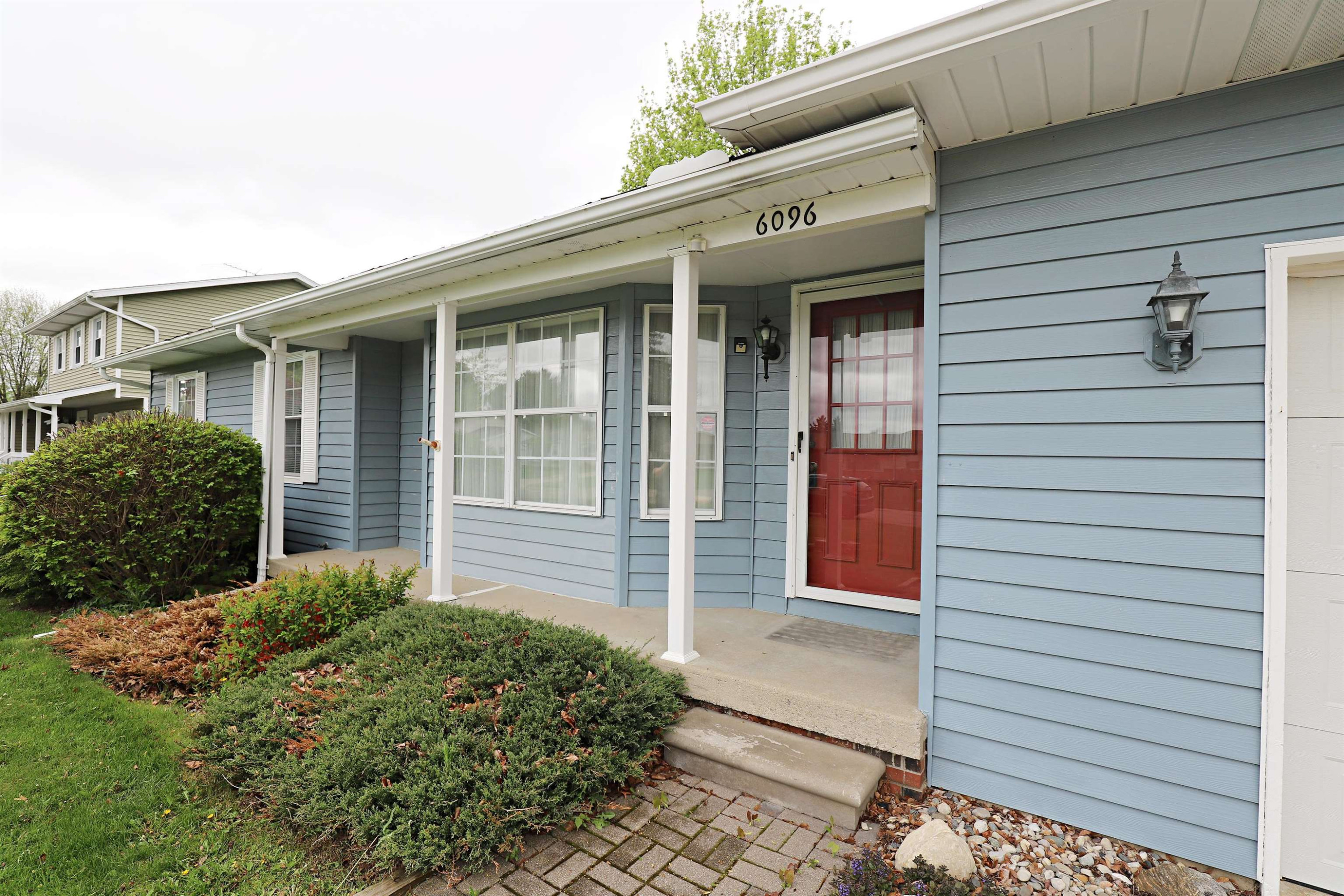 6096 King Arthur Drive, Swartz Creek, MI 48473 — Photo 2