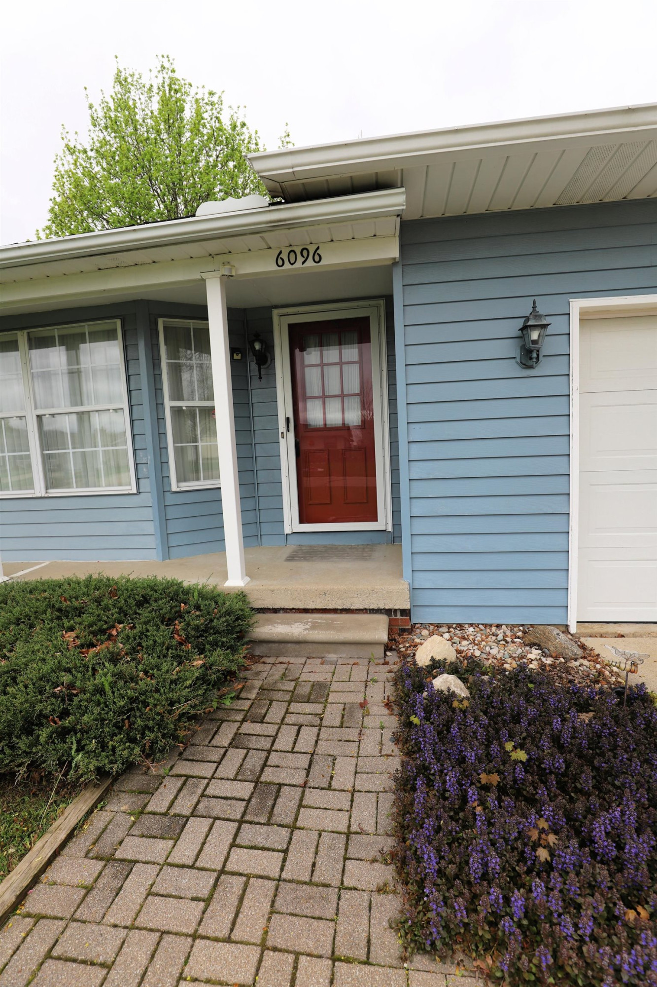 6096 King Arthur Drive, Swartz Creek, MI 48473 — Photo 4