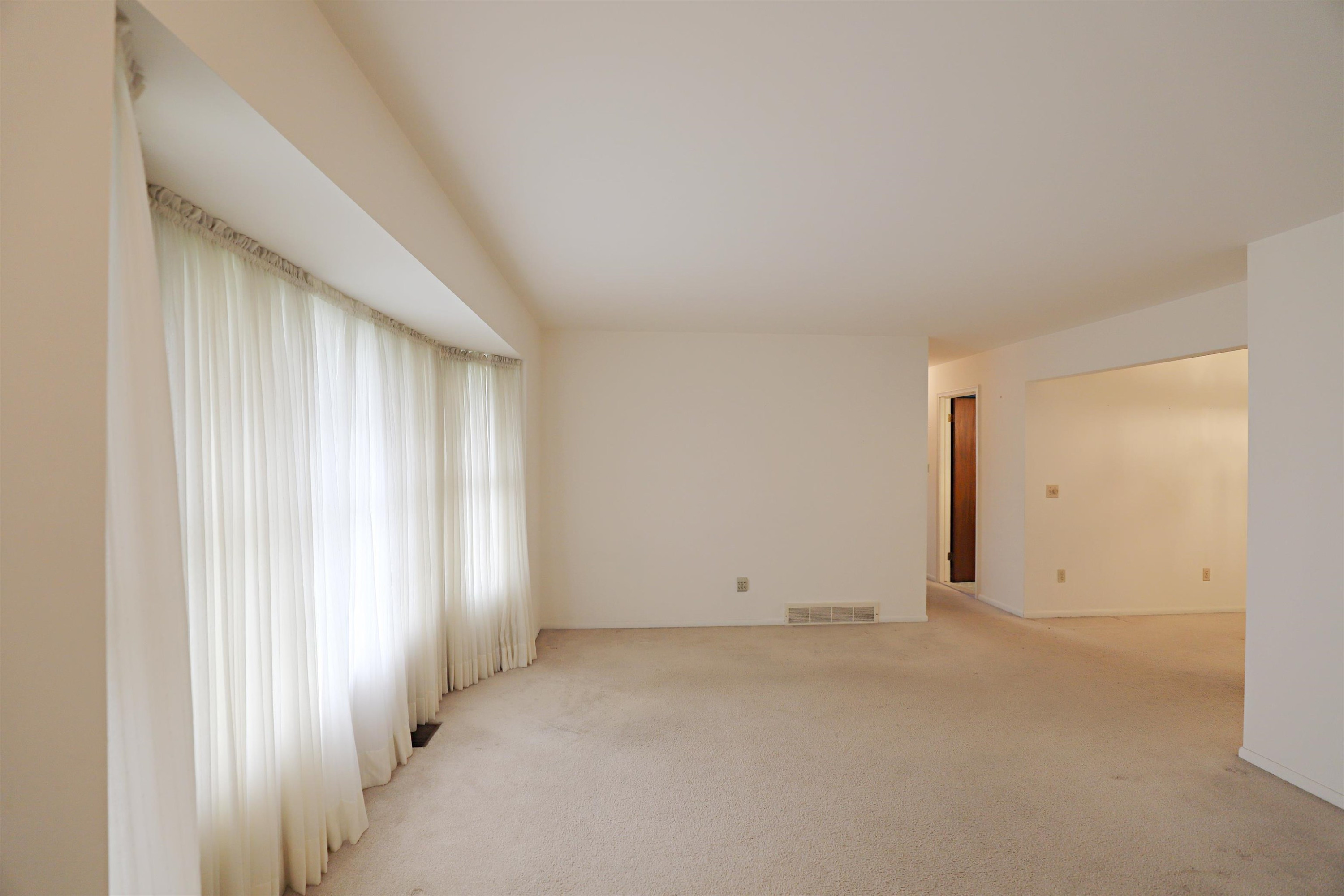 6096 King Arthur Drive, Swartz Creek, MI 48473 — Photo 6