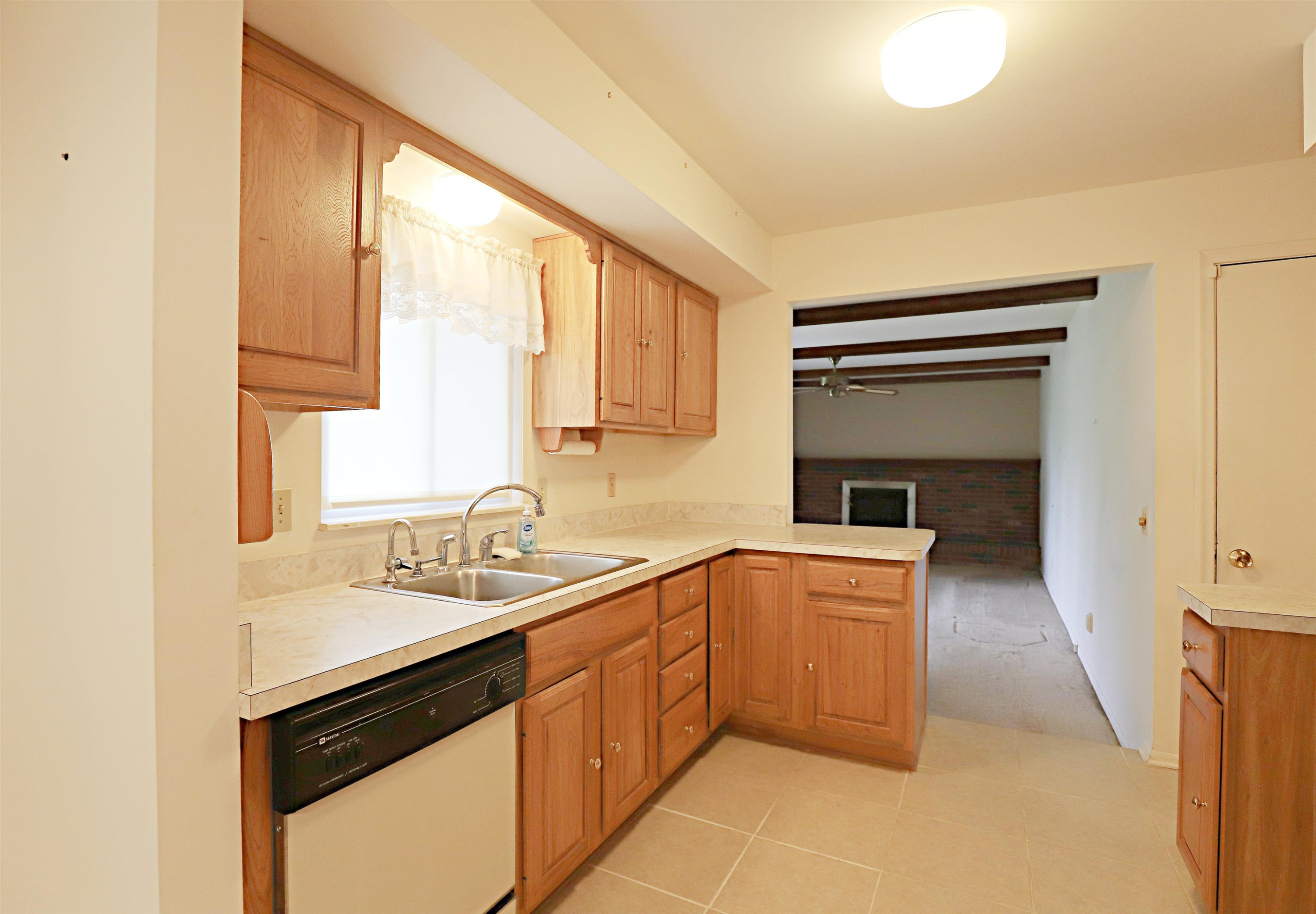 6096 King Arthur Drive, Swartz Creek, MI 48473 — Photo 12