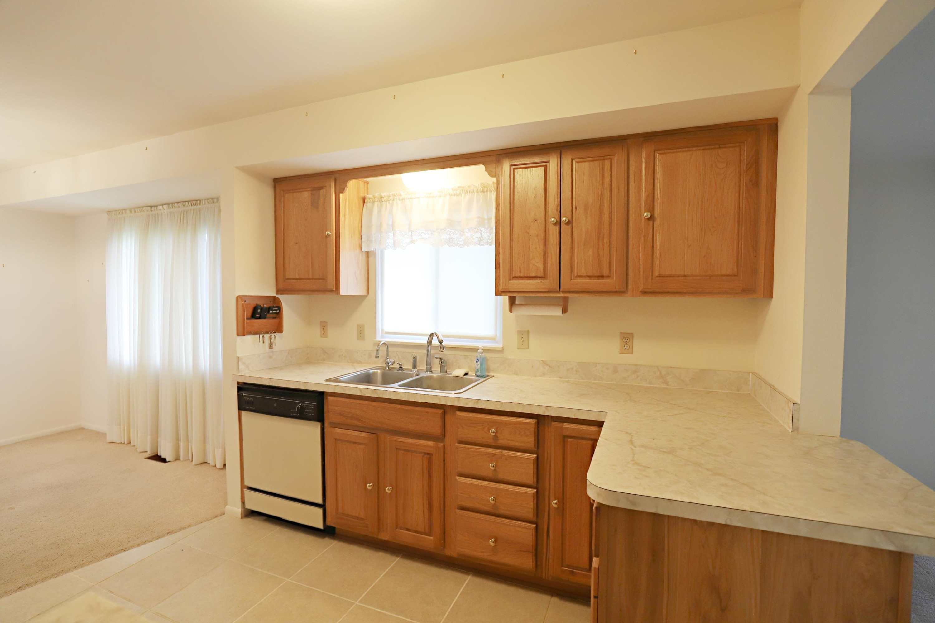 6096 King Arthur Drive, Swartz Creek, MI 48473 — Photo 14