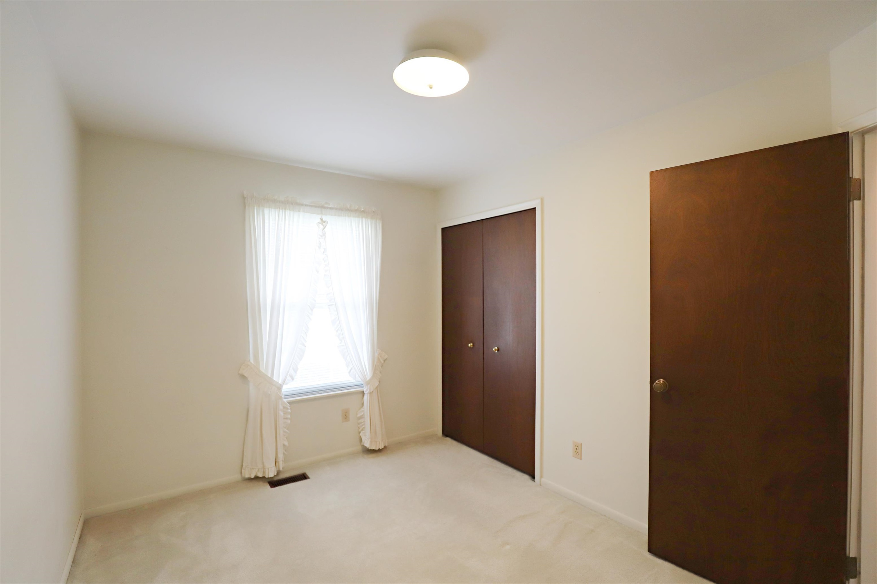 6096 King Arthur Drive, Swartz Creek, MI 48473 — Photo 23
