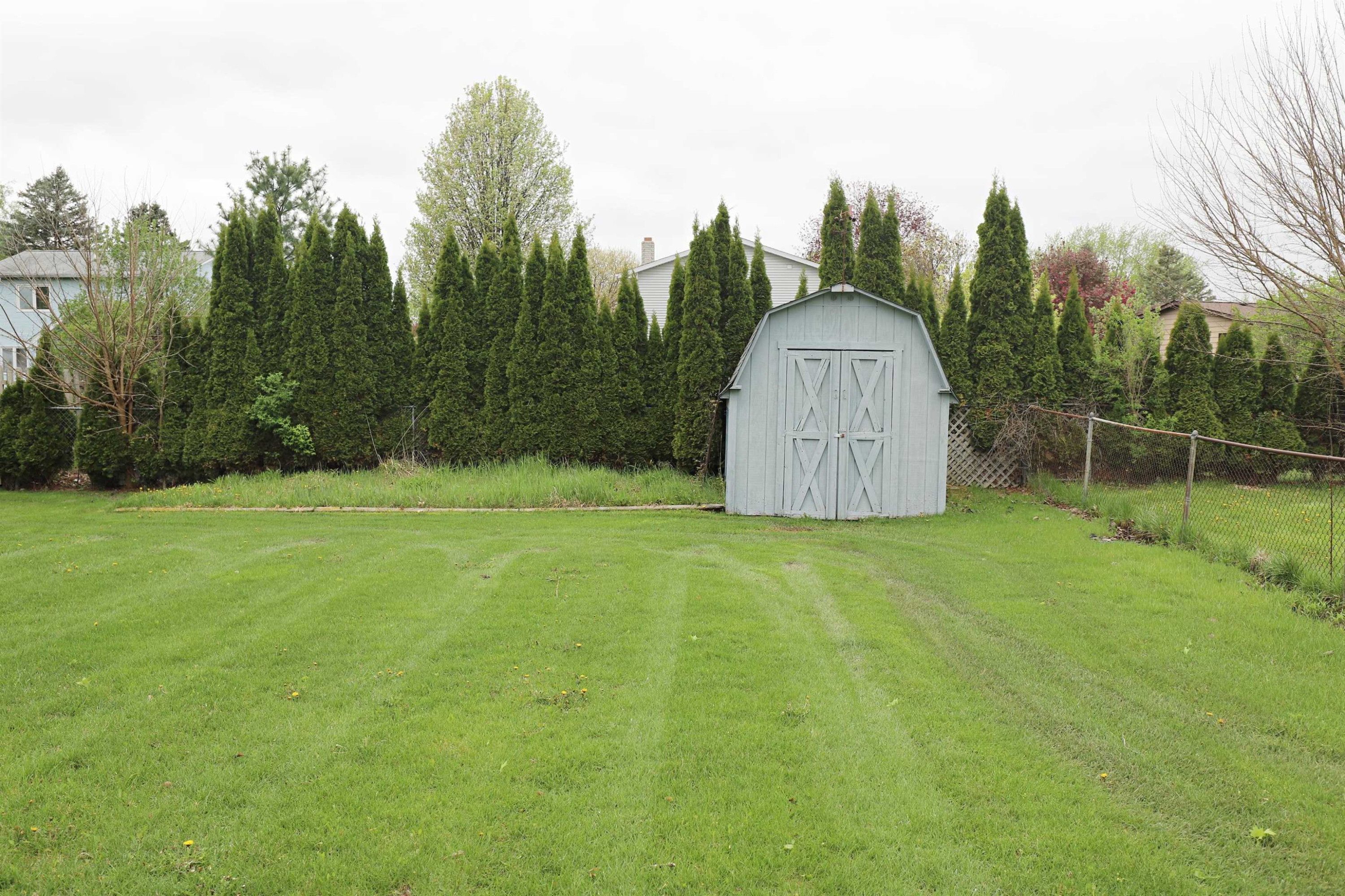 6096 King Arthur Drive, Swartz Creek, MI 48473 — Photo 26