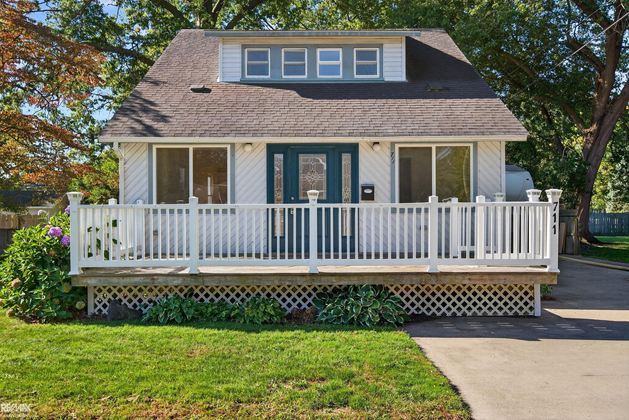 711 Smith Street, Algonac, MI 48001 — Photo 2