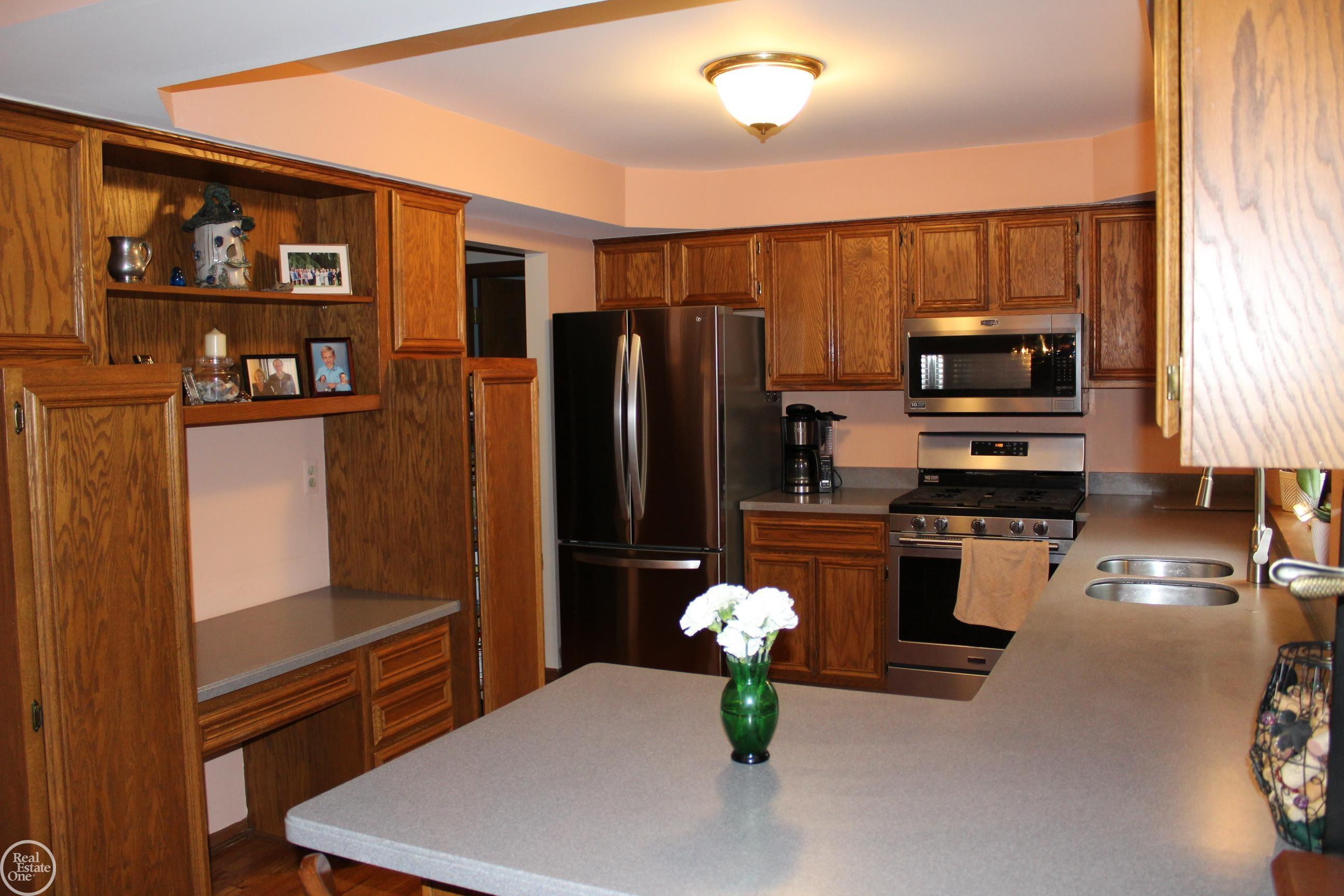 20081 Calumet Drive, Clinton Twp, MI 48038 — Photo 2
