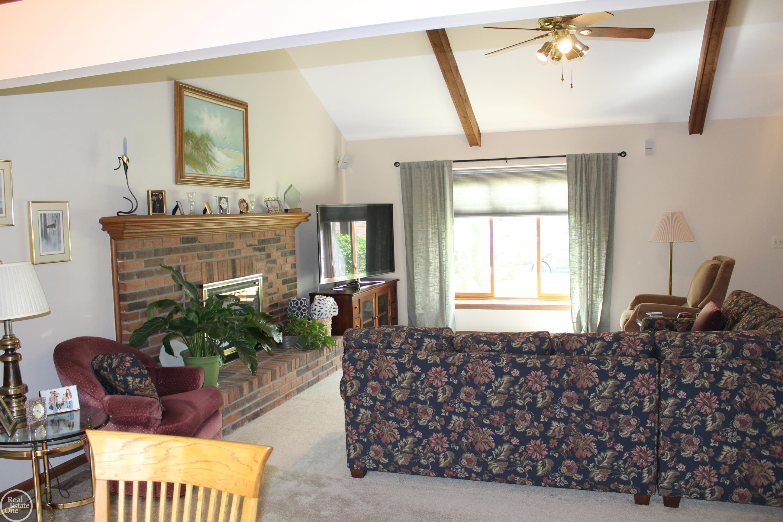 20081 Calumet Drive, Clinton Twp, MI 48038 — Photo 9