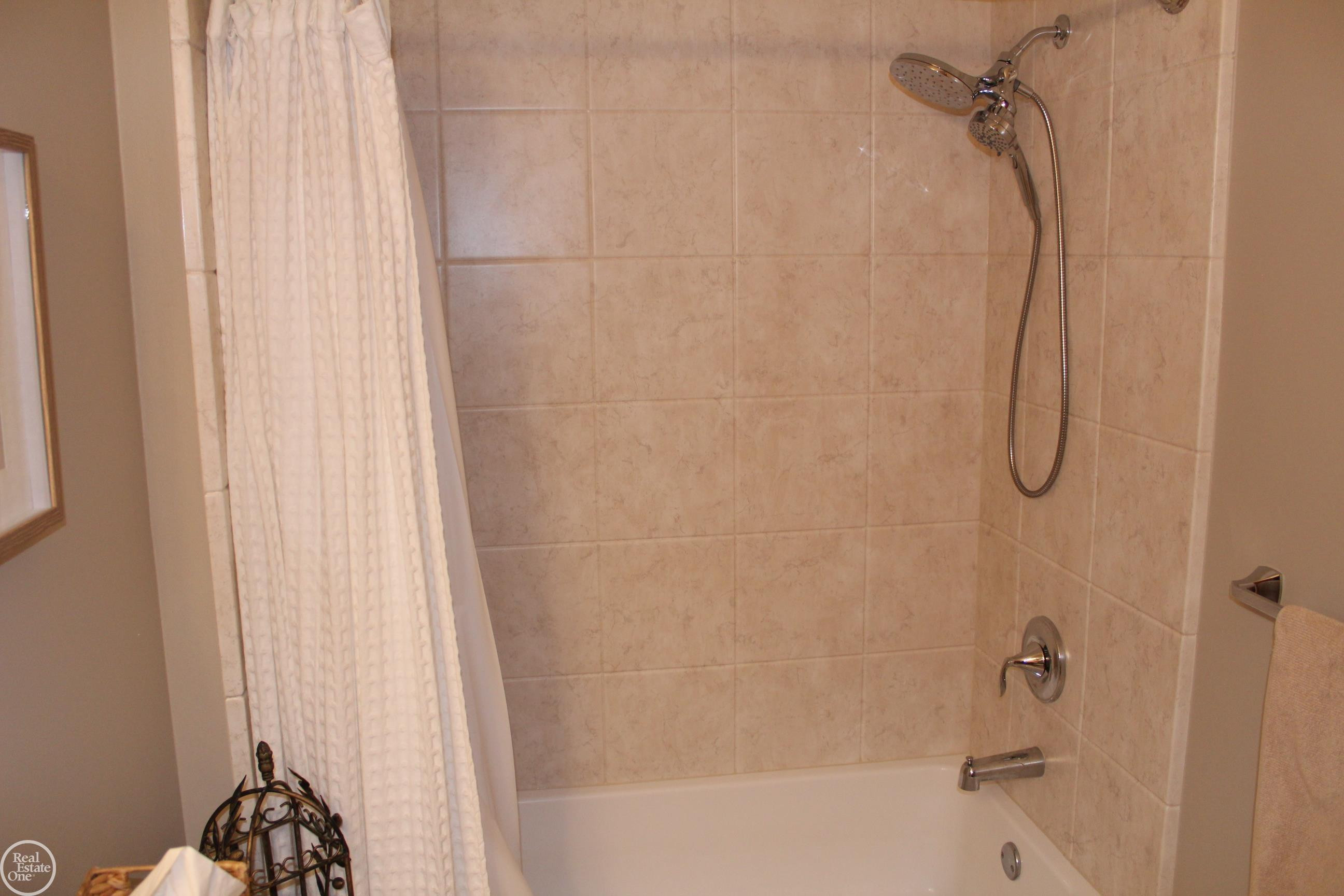 20081 Calumet Drive, Clinton Twp, MI 48038 — Photo 14