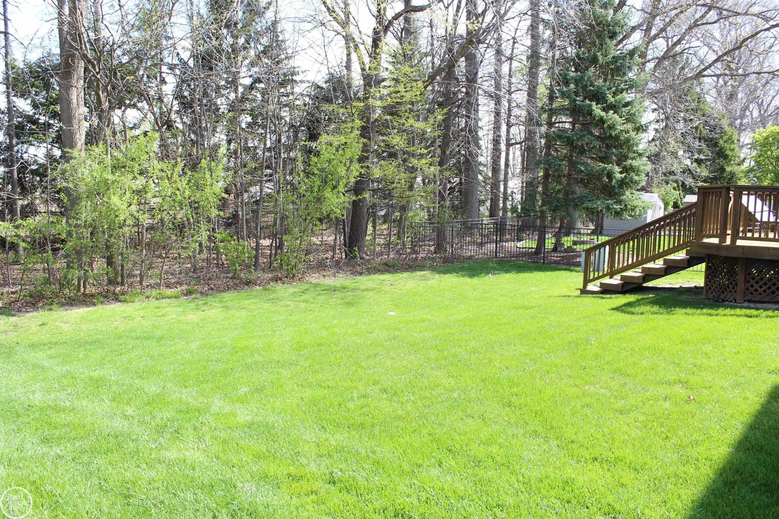 20081 Calumet Drive, Clinton Twp, MI 48038 — Photo 27