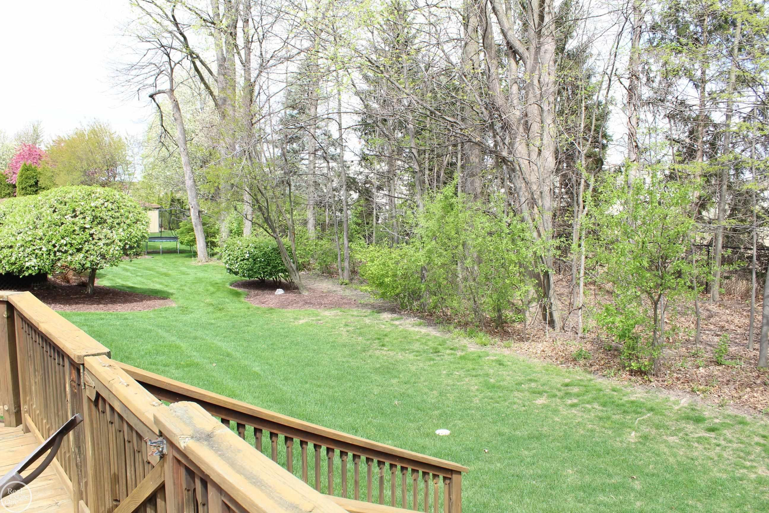 20081 Calumet Drive, Clinton Twp, MI 48038 — Photo 30