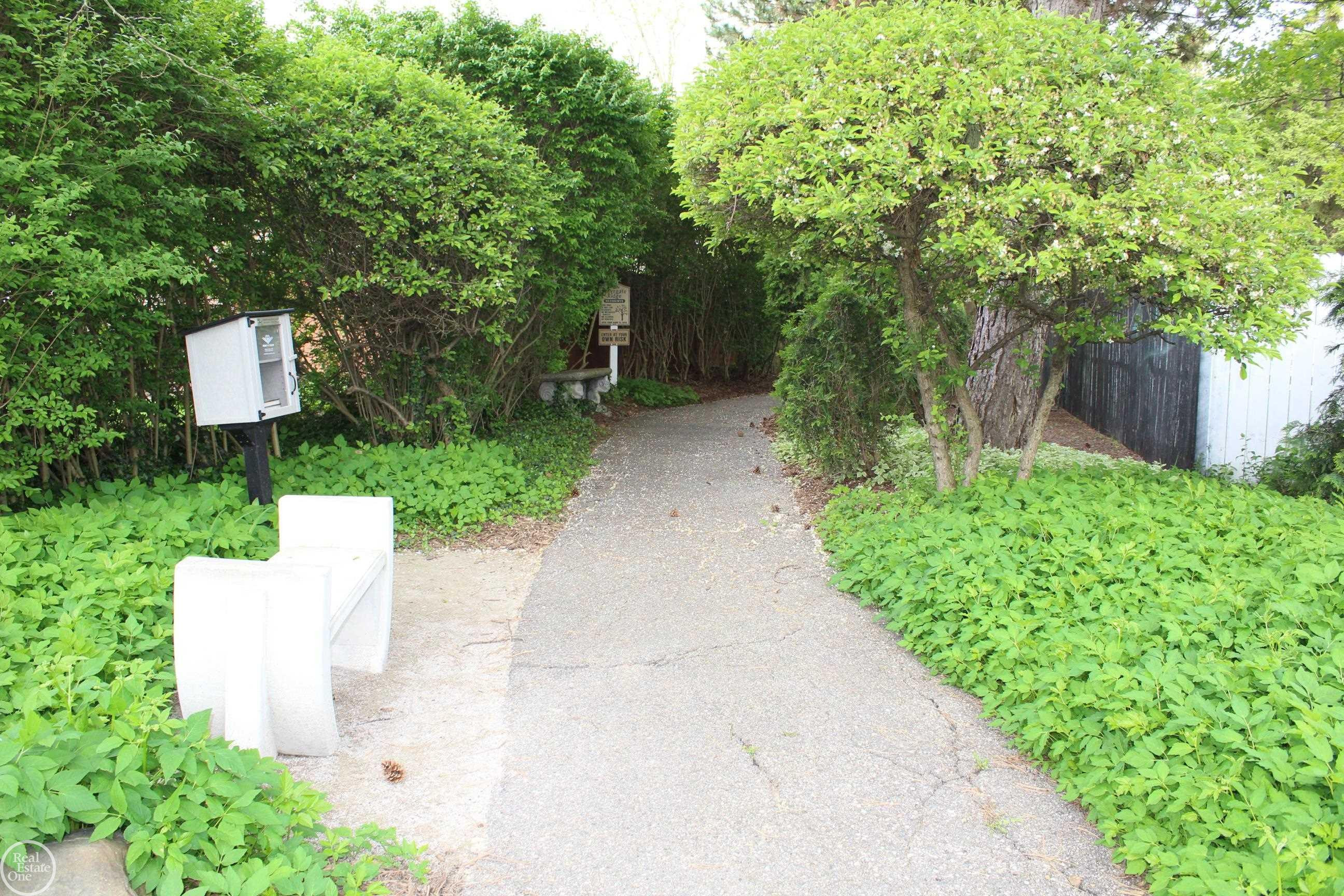 20081 Calumet Drive, Clinton Twp, MI 48038 — Photo 33