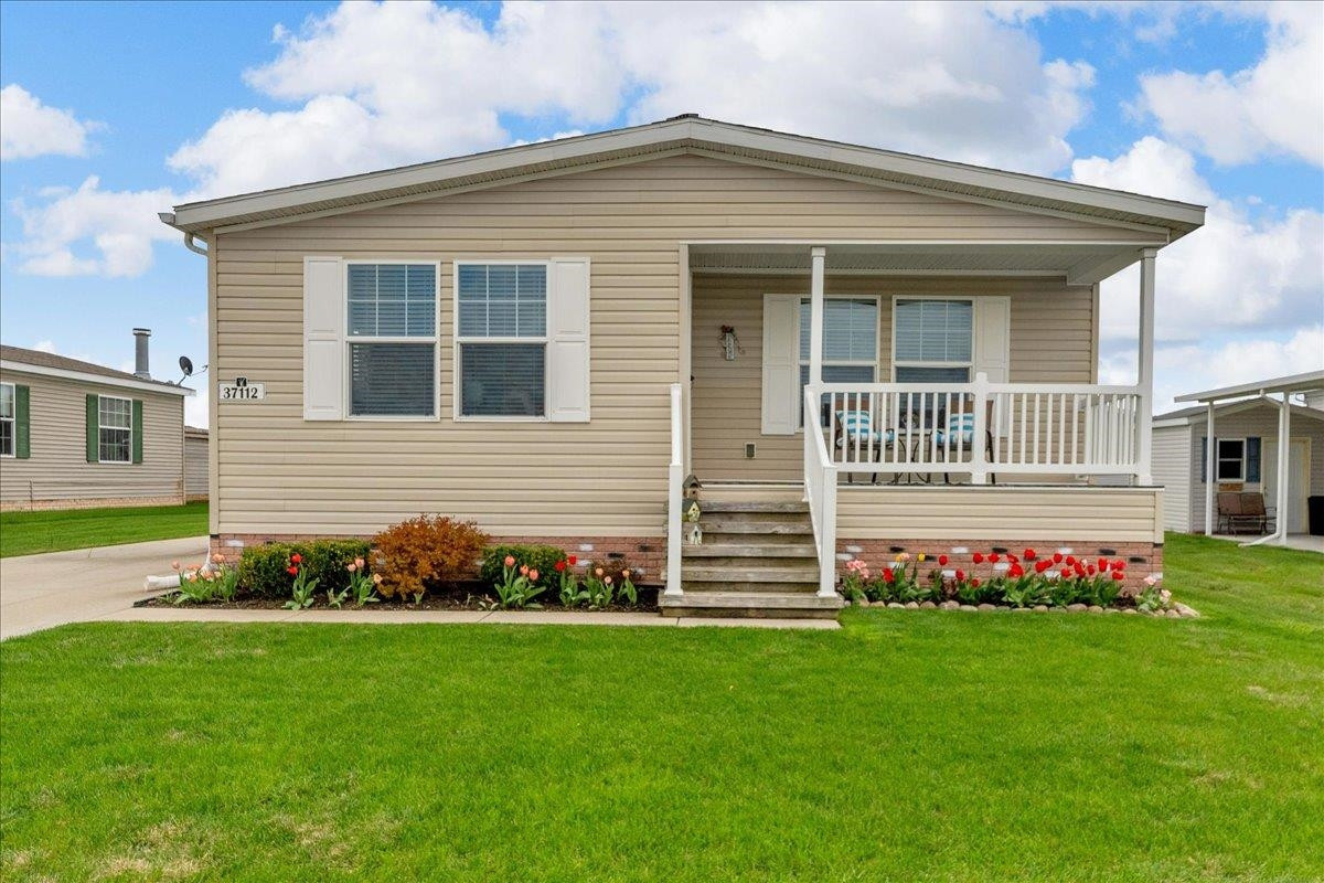 37112 Grindstone Trail, MI 48048