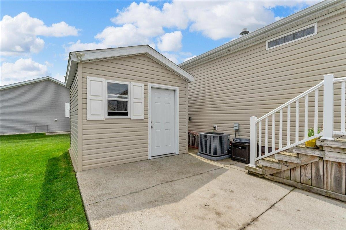 37112 Grindstone Trail, MI 48048 — Photo 22