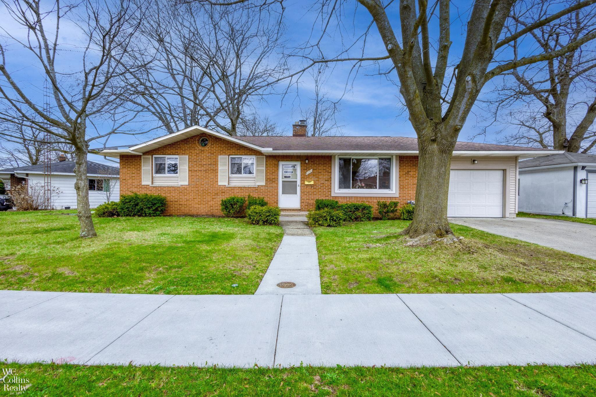 704 Briarwood Lane, Fenton, MI 48430 — front exterior