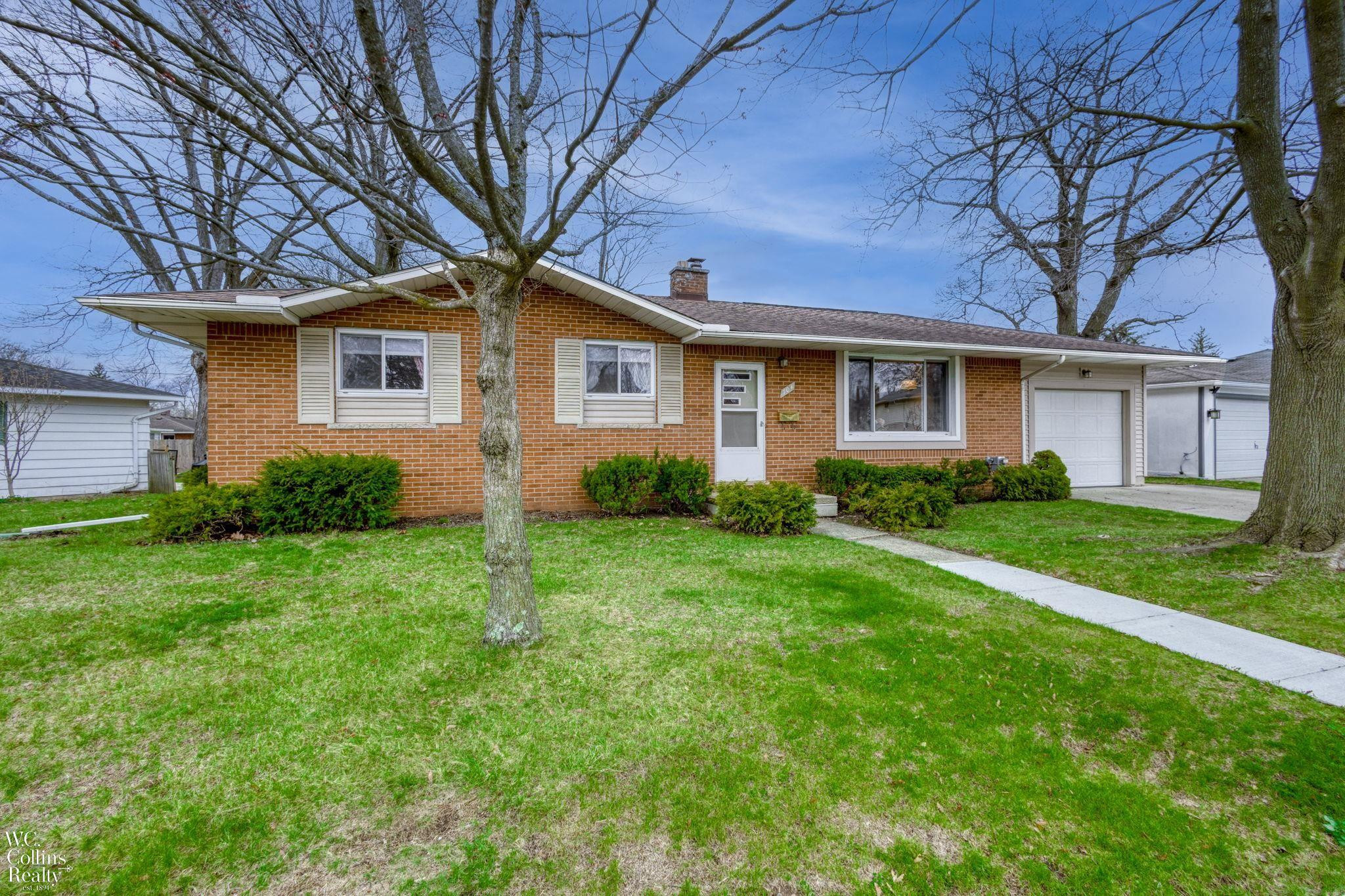704 Briarwood Lane, Fenton, MI 48430 — Photo 2