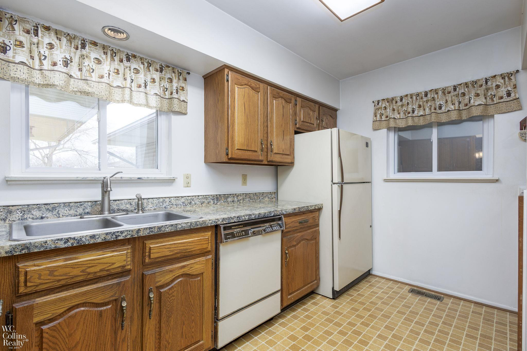 704 Briarwood Lane, Fenton, MI 48430 — Photo 9