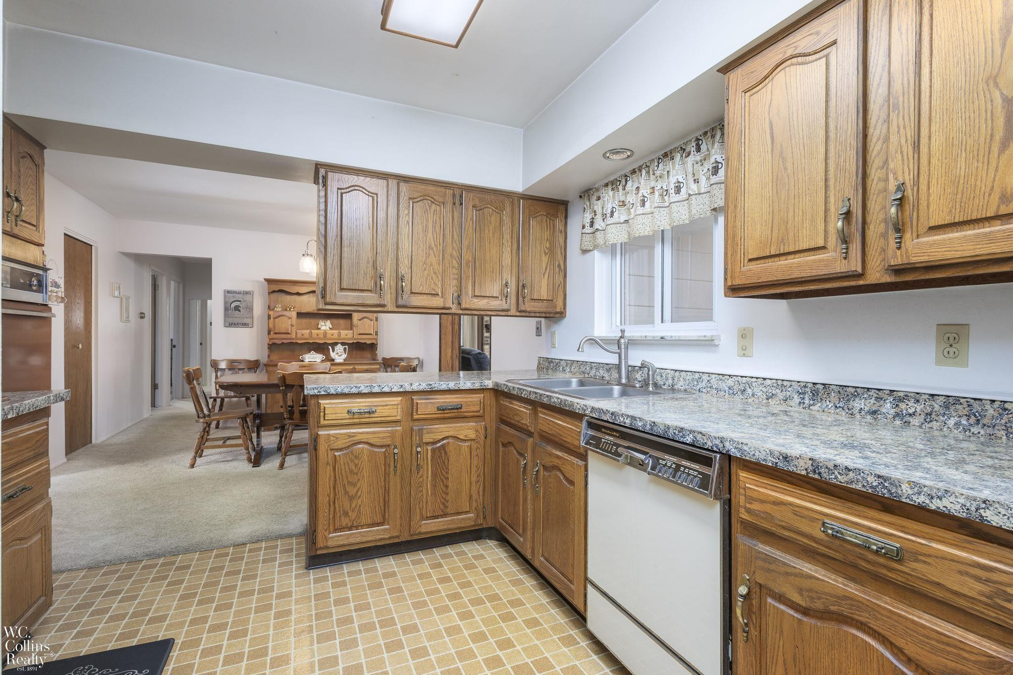 704 Briarwood Lane, Fenton, MI 48430 — Photo 11