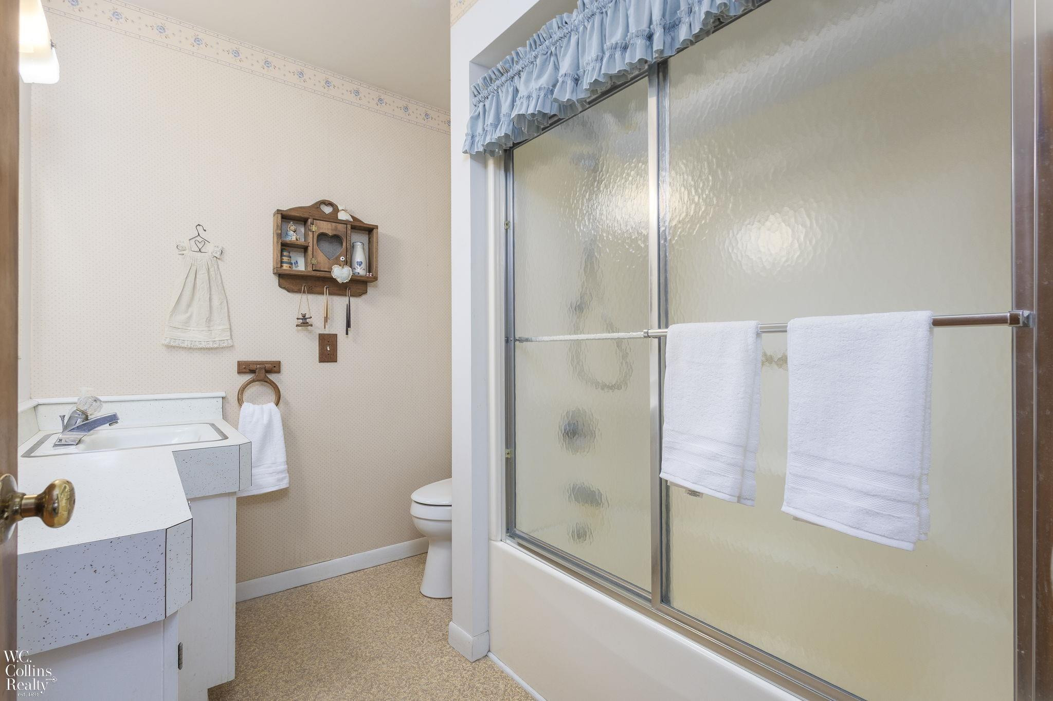 704 Briarwood Lane, Fenton, MI 48430 — Photo 15