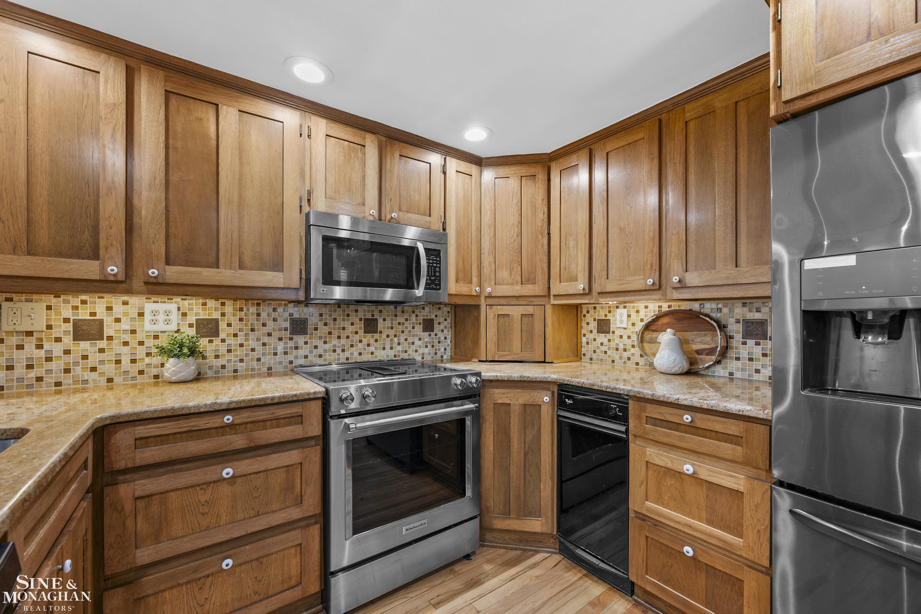 190 Lakeview Avenue, Grosse Pointe Farms, MI 48236 — Photo 15