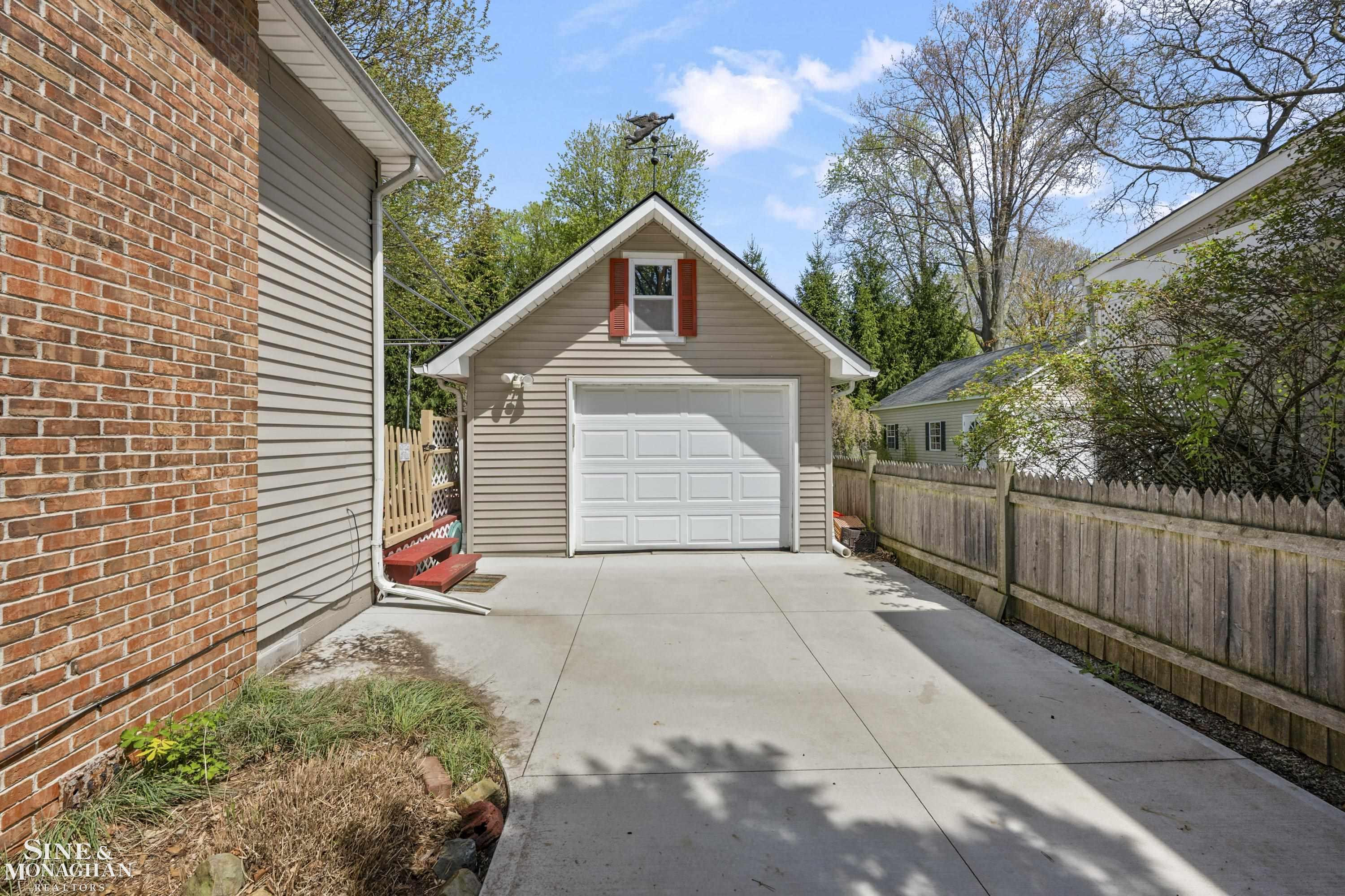 190 Lakeview Avenue, Grosse Pointe Farms, MI 48236 — Photo 34