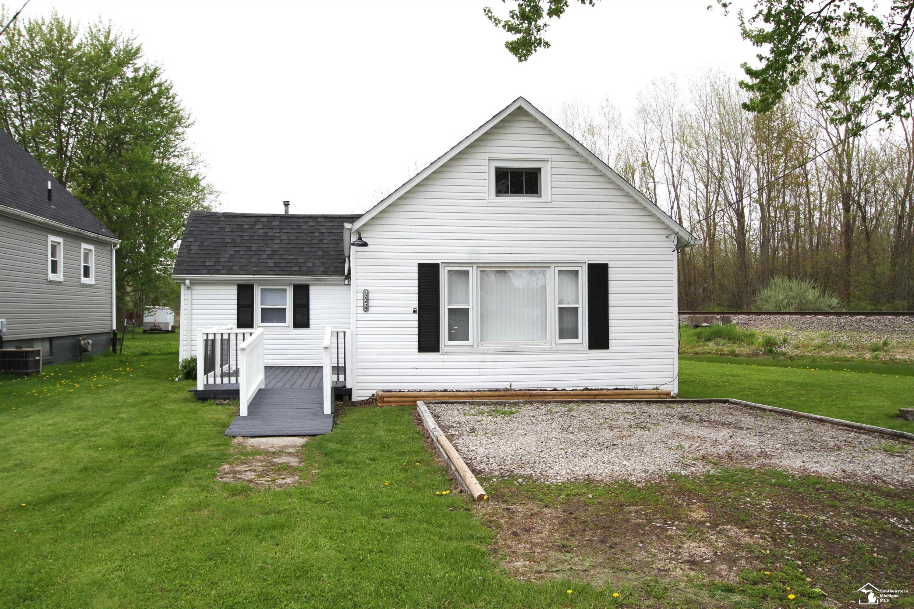 12259 Eldora Road, Carleton, MI 48117
