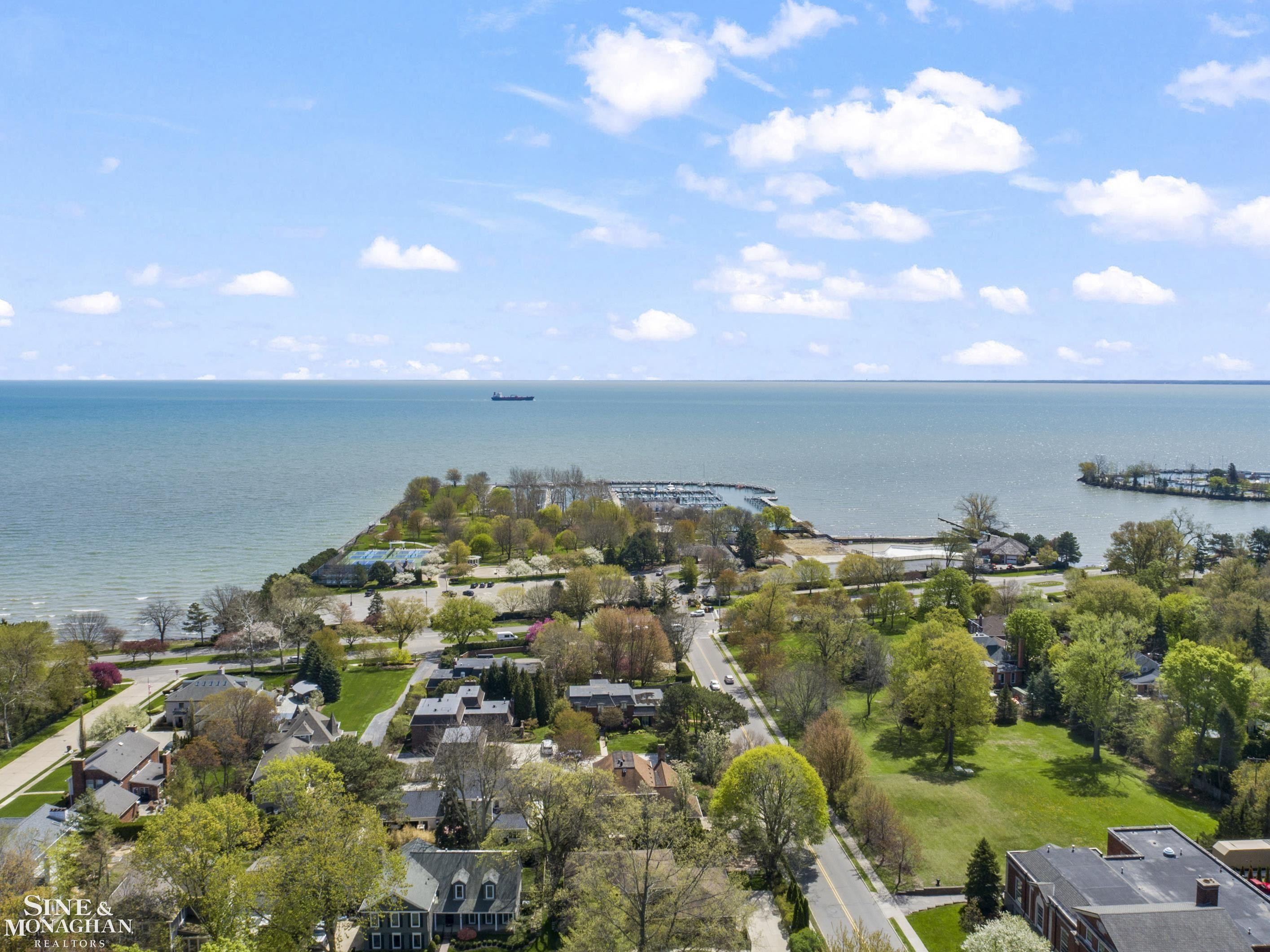 190 Lakeview Avenue, Grosse Pointe Farms, MI 48236 — Photo 45