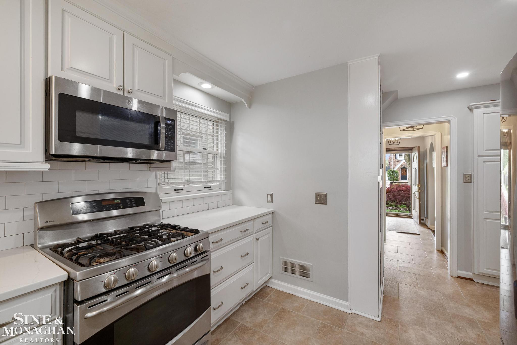258 Merriweather Road, Grosse Pointe Farms, MI 48236 — Photo 24