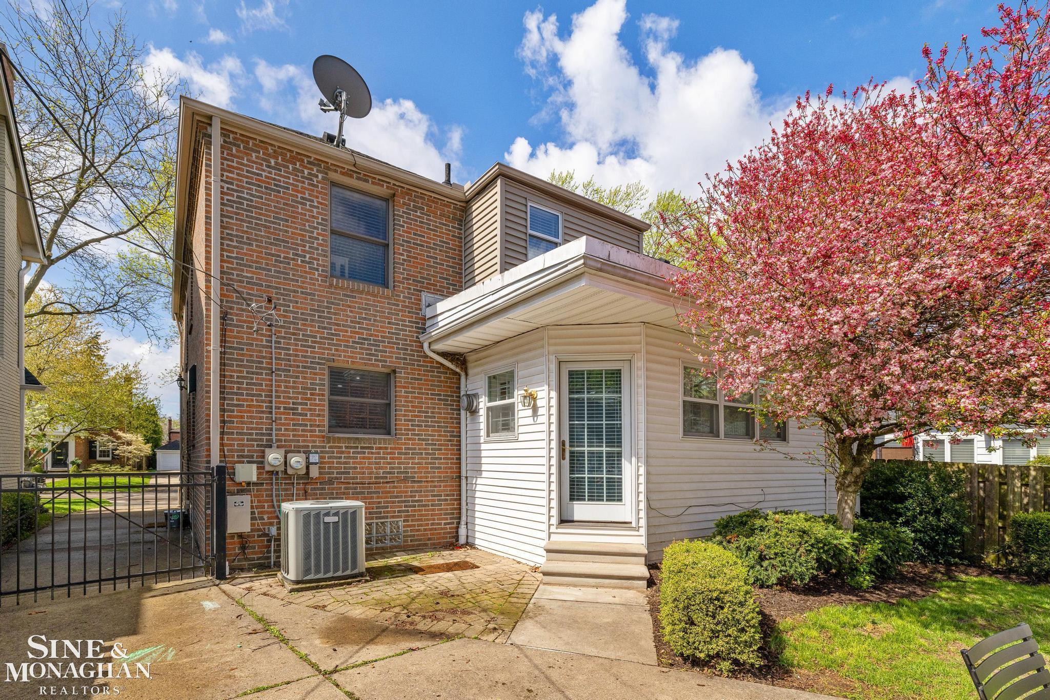 258 Merriweather Road, Grosse Pointe Farms, MI 48236 — Photo 42