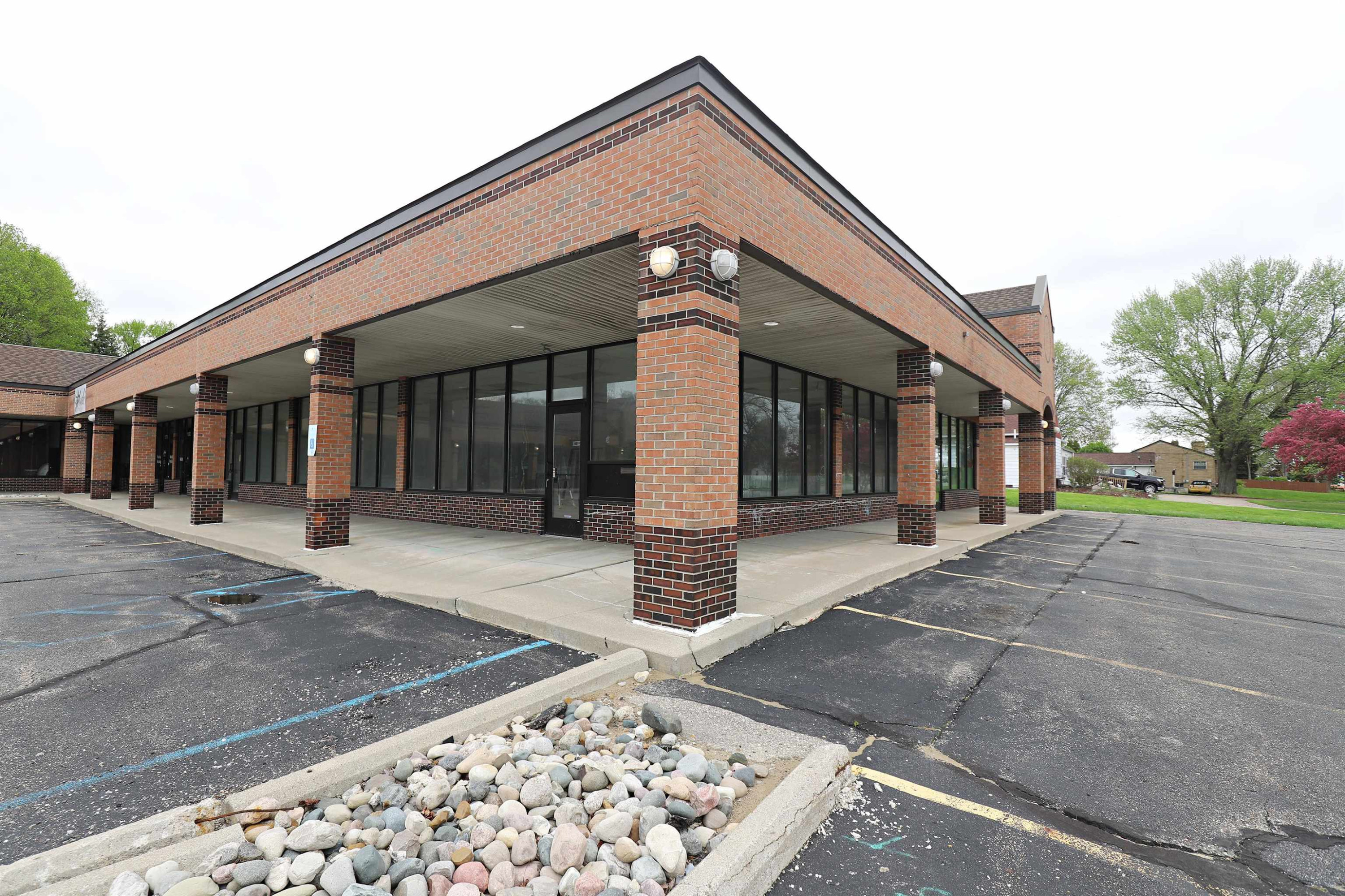 1091 E Bristol Road, Burton, MI 48529 — Photo 4
